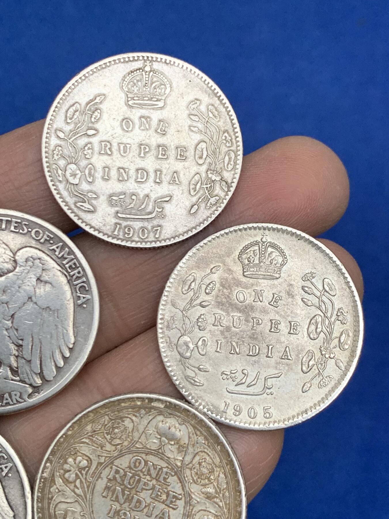 《竞宝斋》第454场 周日，周一 2场连拍 （全场包邮，欢迎送拍） 五枚一组 印度1卢比和美国行走女神半圆银币 细节见图 约59克