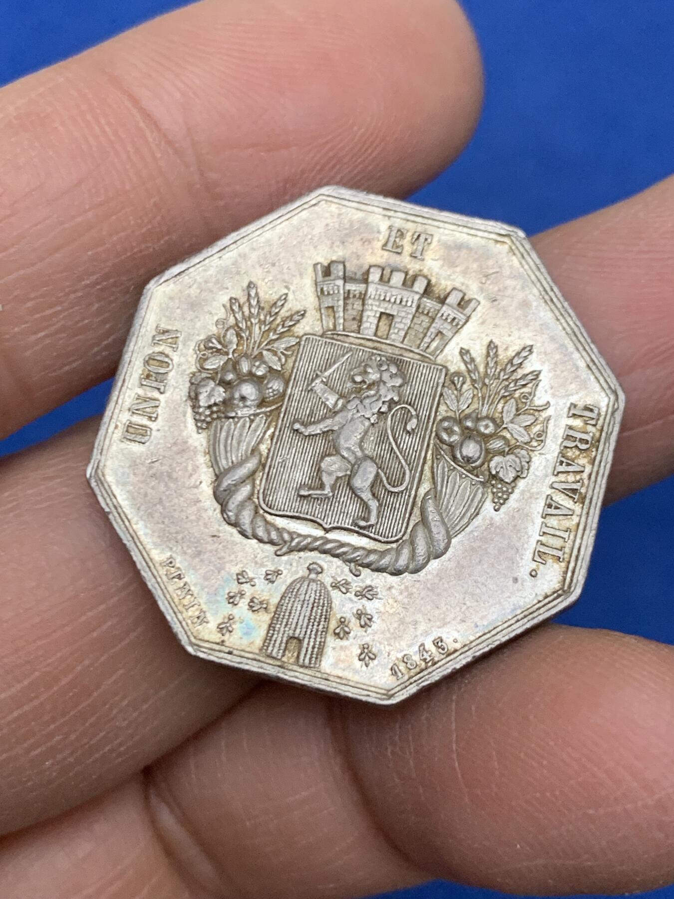 《竞宝斋》第454场 周日，周一 2场连拍 （全场包邮，欢迎送拍） 法国1843年工会银质八角代币，29.5mm，13.65克，蜜蜂银标边铭。