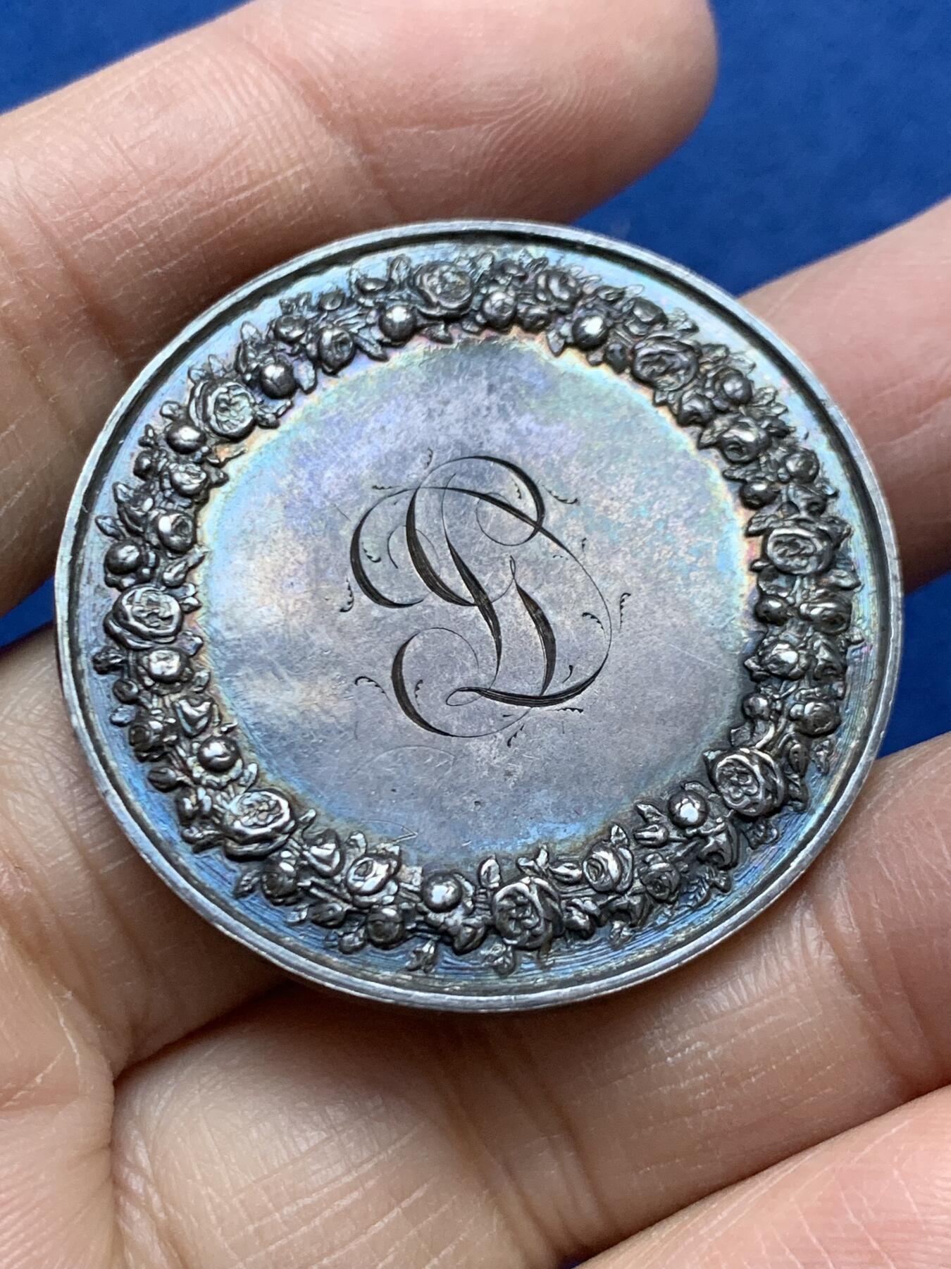 《竞宝斋》第454场 周日，周一 2场连拍 （全场包邮，欢迎送拍） 法国婚姻与爱情纪念银章 神灯边铭 25.7克 38.8MM