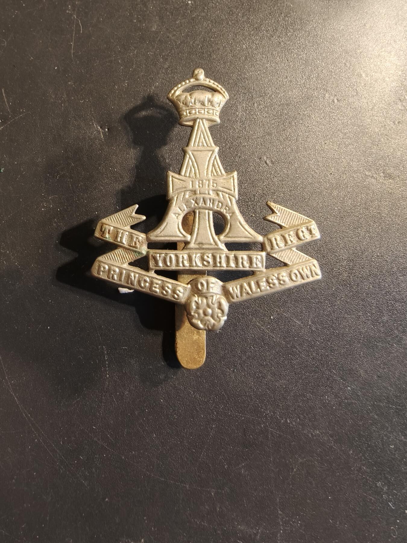 老王徽章第174期 英国皇家绿霍华德步兵团帽徽     一战时期