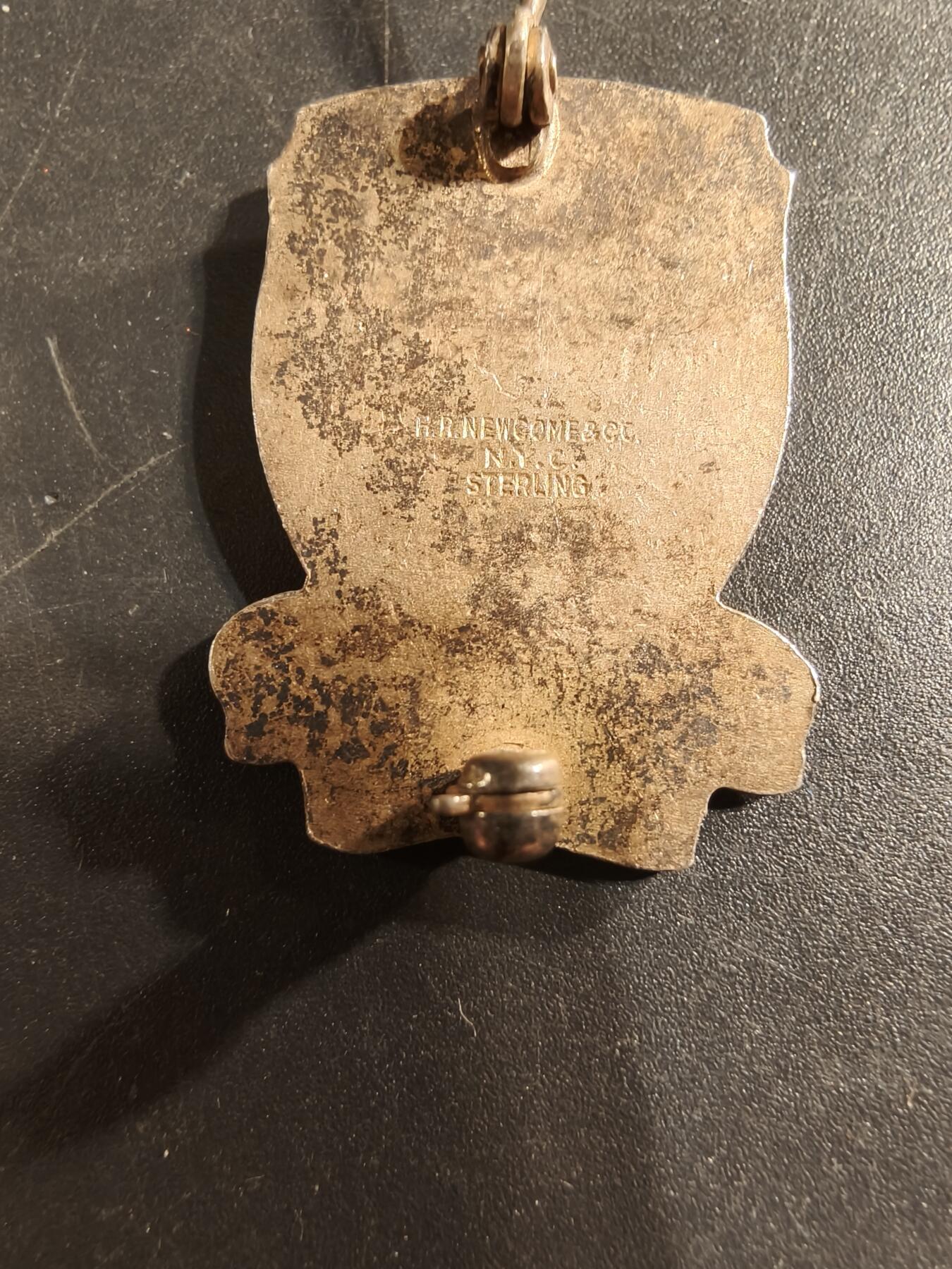 老王徽章第174期 美国陆军第711坦克歼击营证章     二战时期横针版    925银珐琅    9.8g  