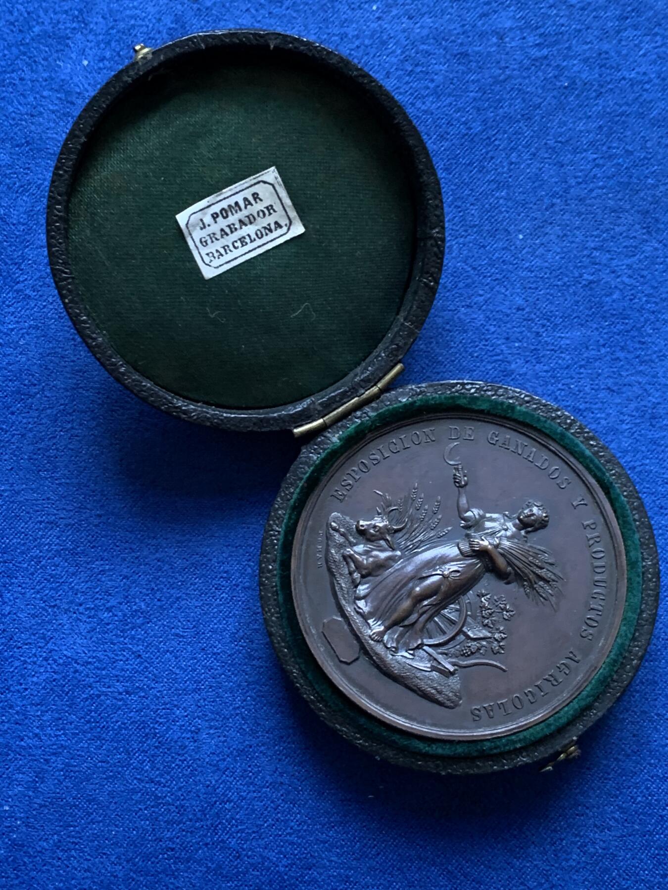 《竞宝斋》第454场 周日，周一 2场连拍 （全场包邮，欢迎送拍） 西班牙吉普斯夸省家畜与农产品展览会铜章 52.5克 47mm 带原盒