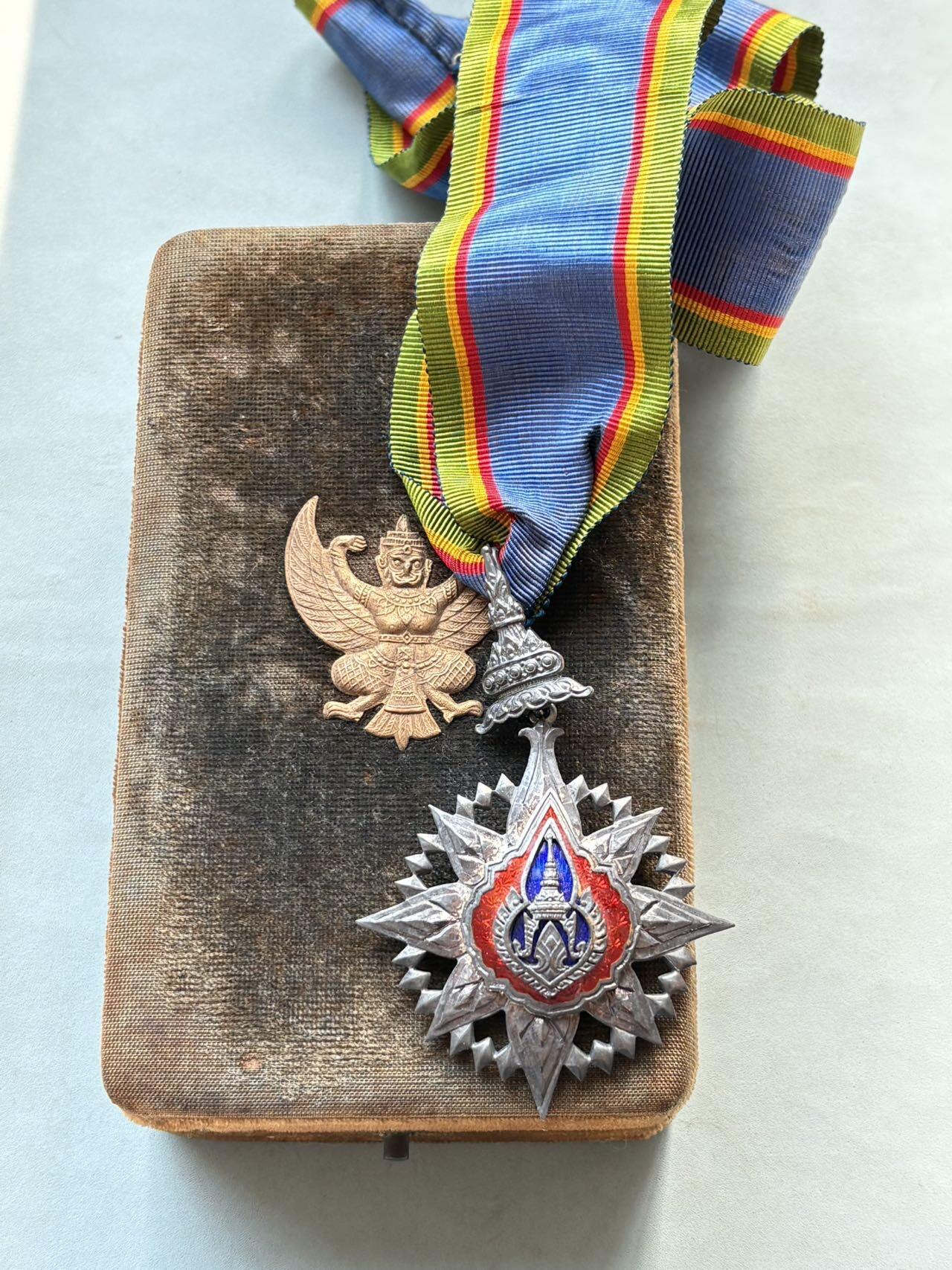 盛世勋华——号角文化勋章邮票专场拍卖第297期 泰国指挥官级王冠勋章 银制带原盒 早期版，全重41克