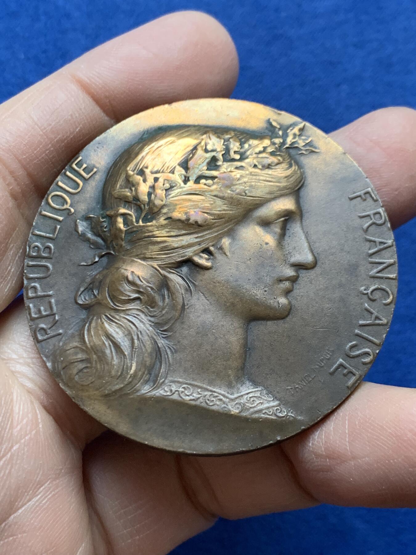 《竞宝斋》第454场 周日，周一 2场连拍 （全场包邮，欢迎送拍） 法国战争部长颁发射击比赛铜章 59.7克 49.8mm 丰饶角铜标 玛丽安娜侧像