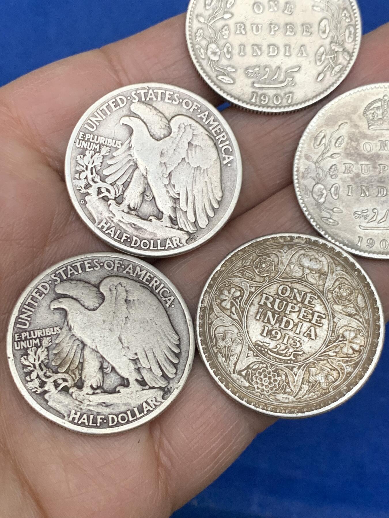 《竞宝斋》第454场 周日，周一 2场连拍 （全场包邮，欢迎送拍） 五枚一组 印度1卢比和美国行走女神半圆银币 细节见图 约59克