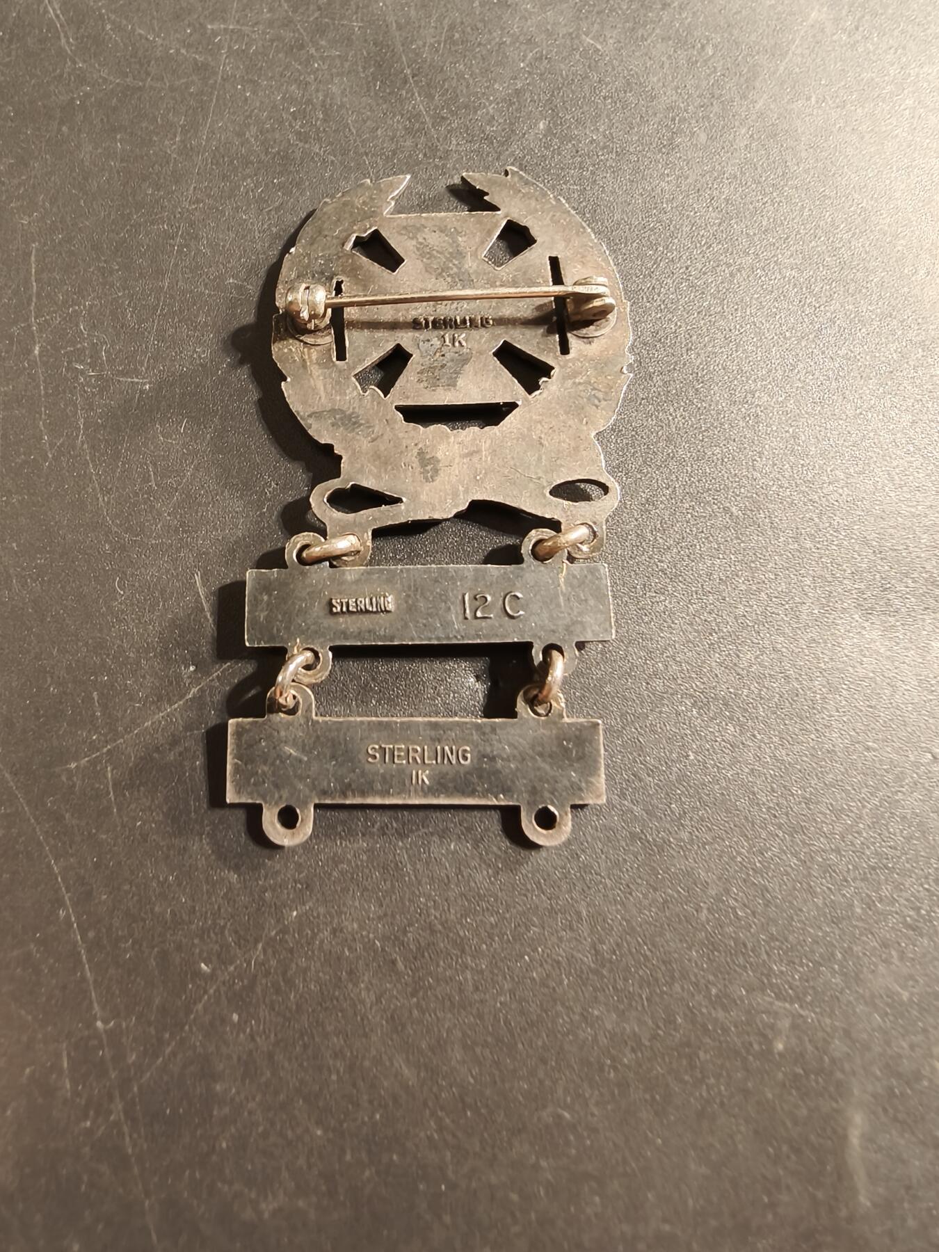 老王徽章第174期 美国陆军神射手技能章   二战时期横针版   925银    卡宾枪、手枪勋条    13.6g