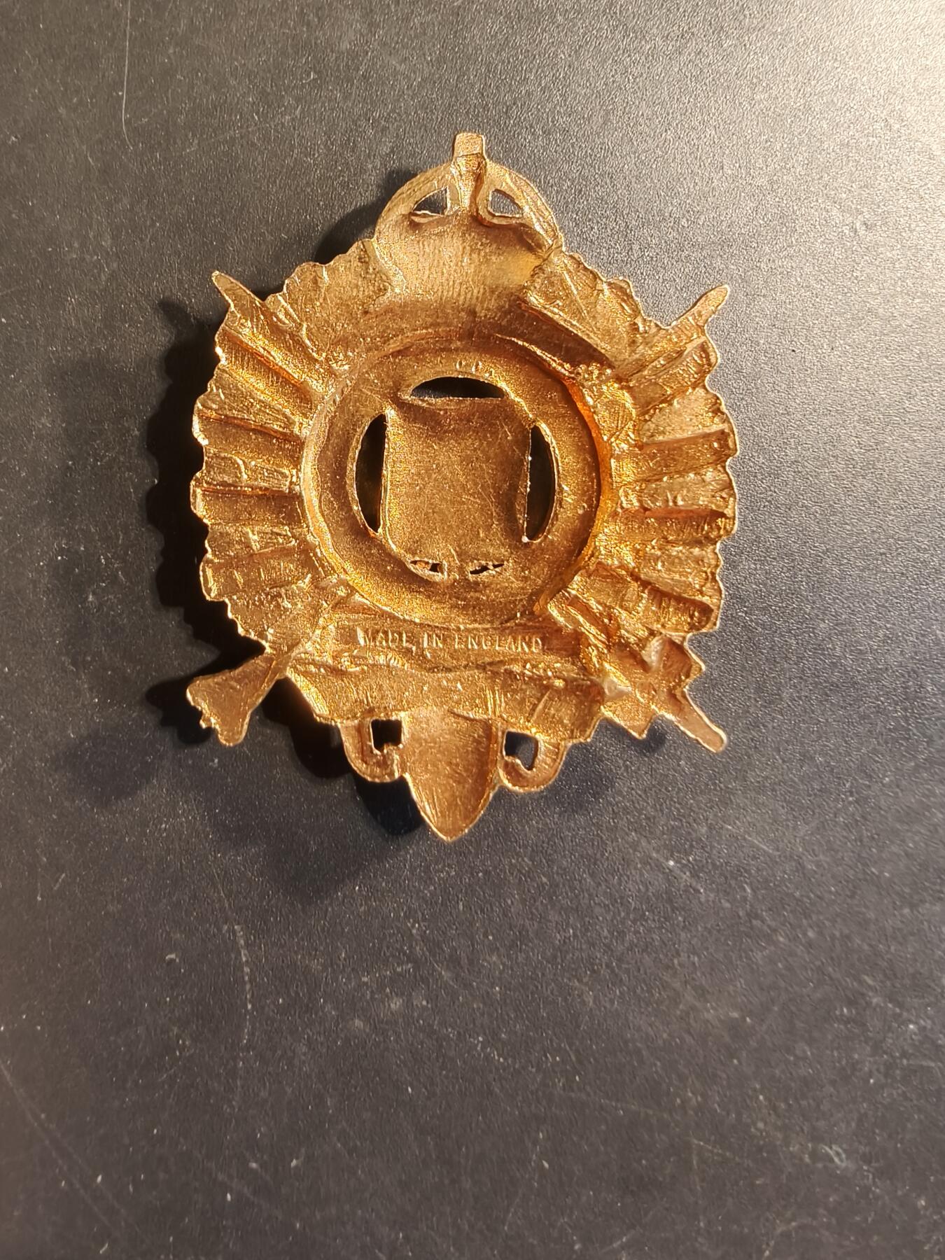 老王徽章第174期 英国伦敦步枪旅帽徽    一战时期    缺背杆