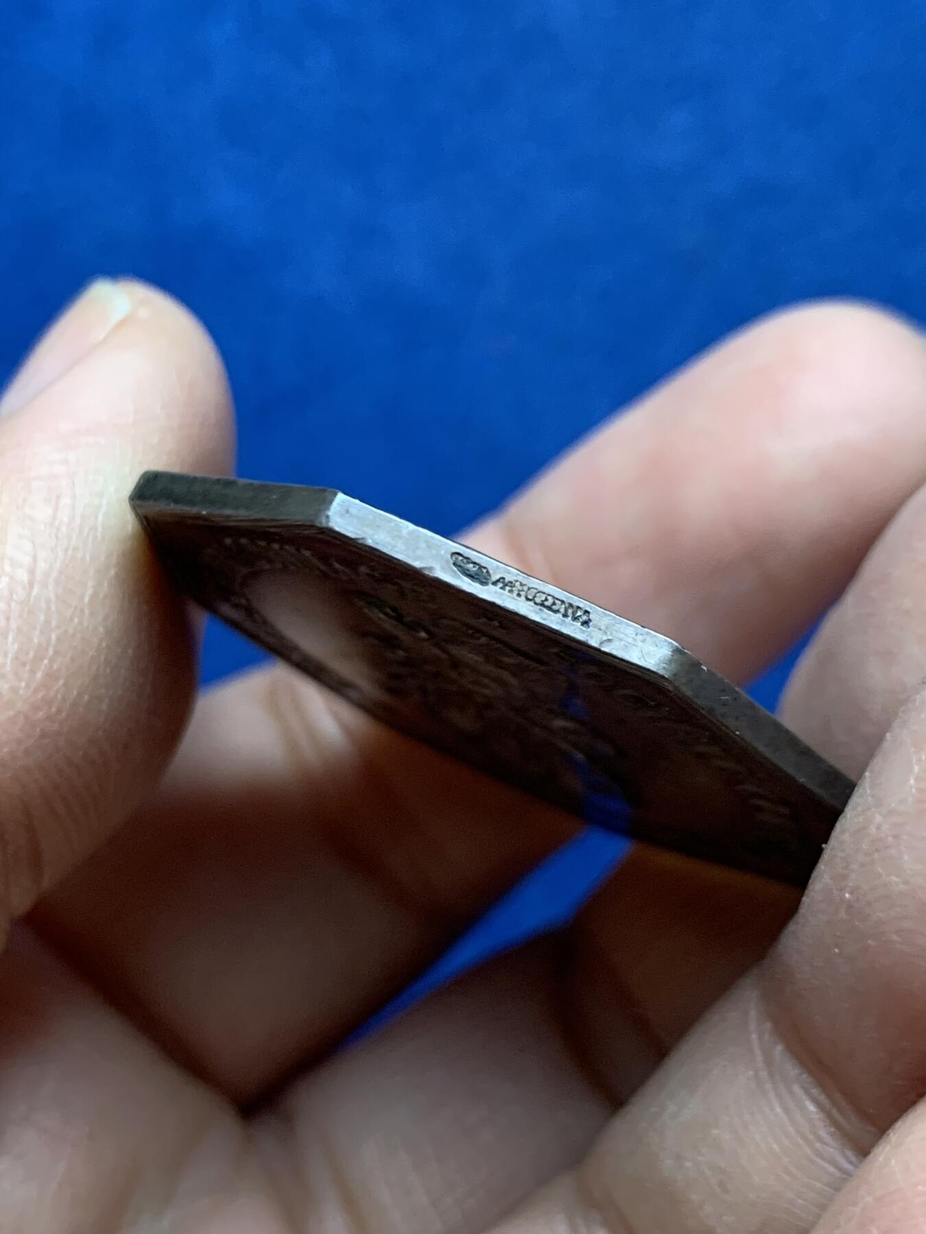 《竞宝斋》第454场 周日，周一 2场连拍 （全场包邮，欢迎送拍） 法国反偷猎保护协会八角银代币 19.8克 36.5mm 丰饶角银标