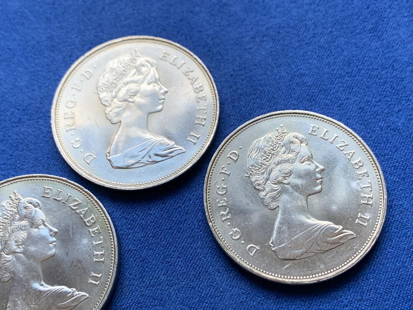 《竞宝斋》第454场 周日，周一 2场连拍 （全场包邮，欢迎送拍） 三枚一组 1981年戴安娜王妃结婚纪念大镍币，原光品相，转光丝滑