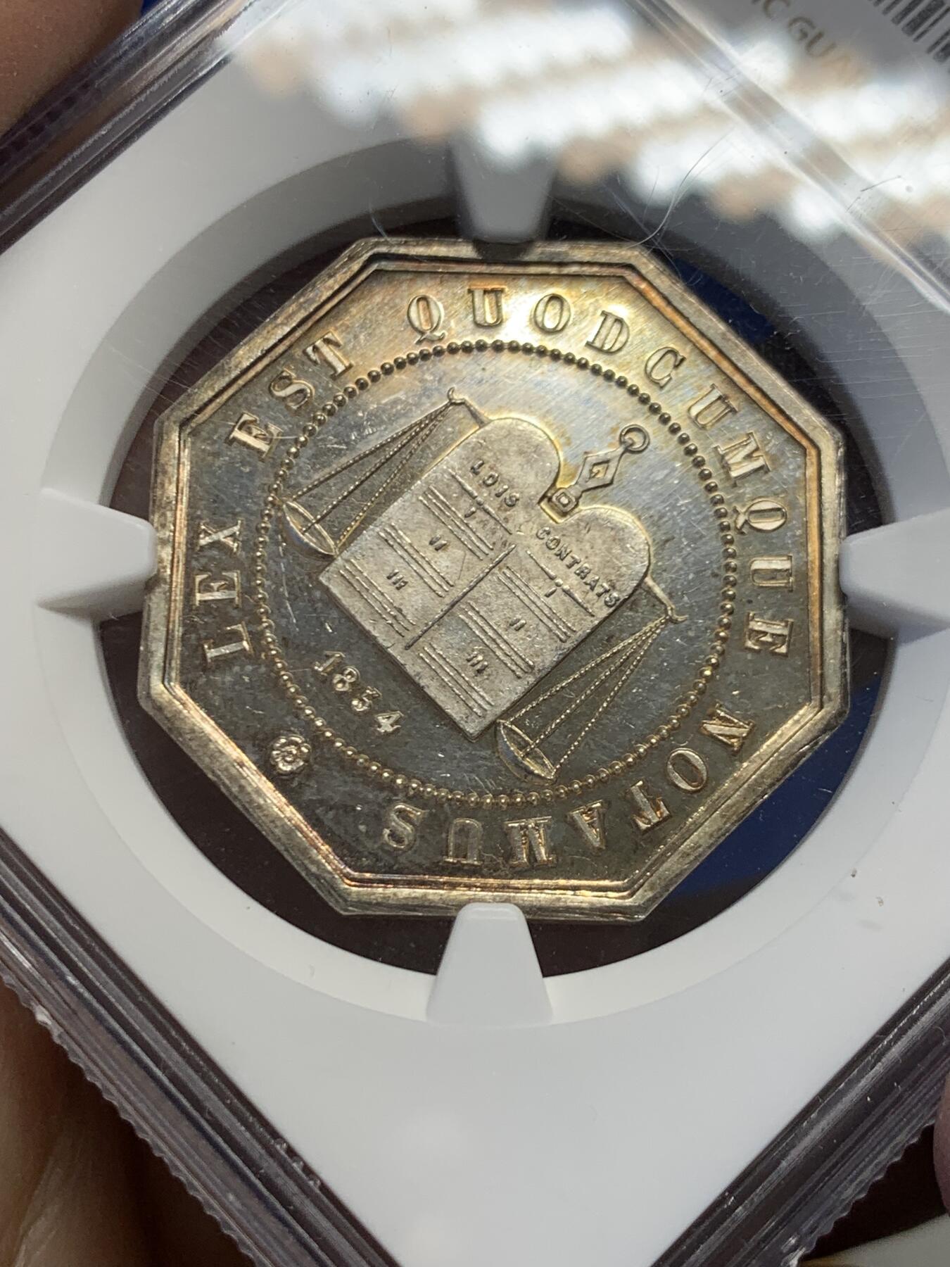 《竞宝斋》第454场 周日，周一 2场连拍 （全场包邮，欢迎送拍） NGC MS64 法国1854年亚眠公证处八角银质代币 PL底板 金色包浆 顶级品相状态