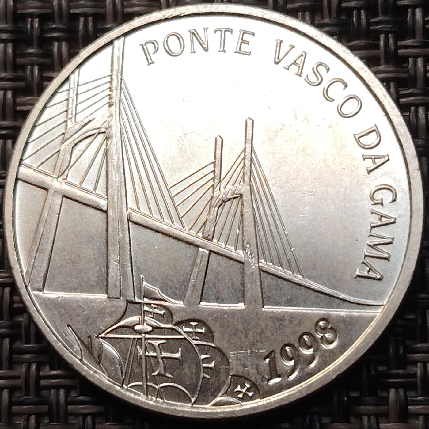 布加迪🐬～世界钱币(上海)🌾第 268 期 /  各国套币和散币 葡萄牙🇵🇹 1998年 500埃斯库多纪念银币 达伽马大桥 航海罗盘 14克