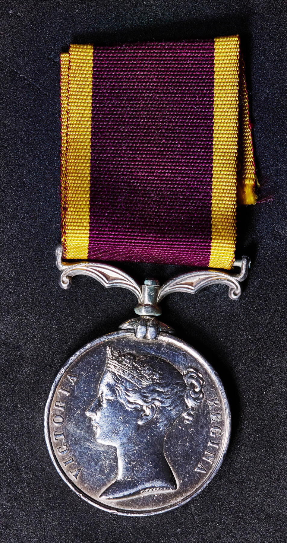 【俄甄集藏】2026年(046)01-07 星期三 晚 19:30 全场包邮 英国1860年侵华第二次鸦片战争勋章，原品难得，银质，直径：36mm，高：50mm，重量：34.3克