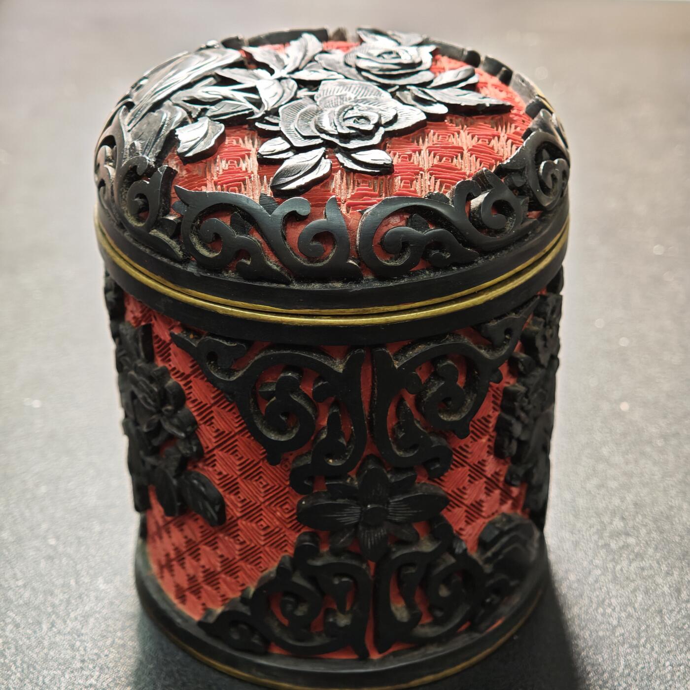 【德藏】世界币章拍卖第160期 回流 铜胎漆器雕刻茶叶罐 直径约：85mm；高约101.6mm；重约：330g