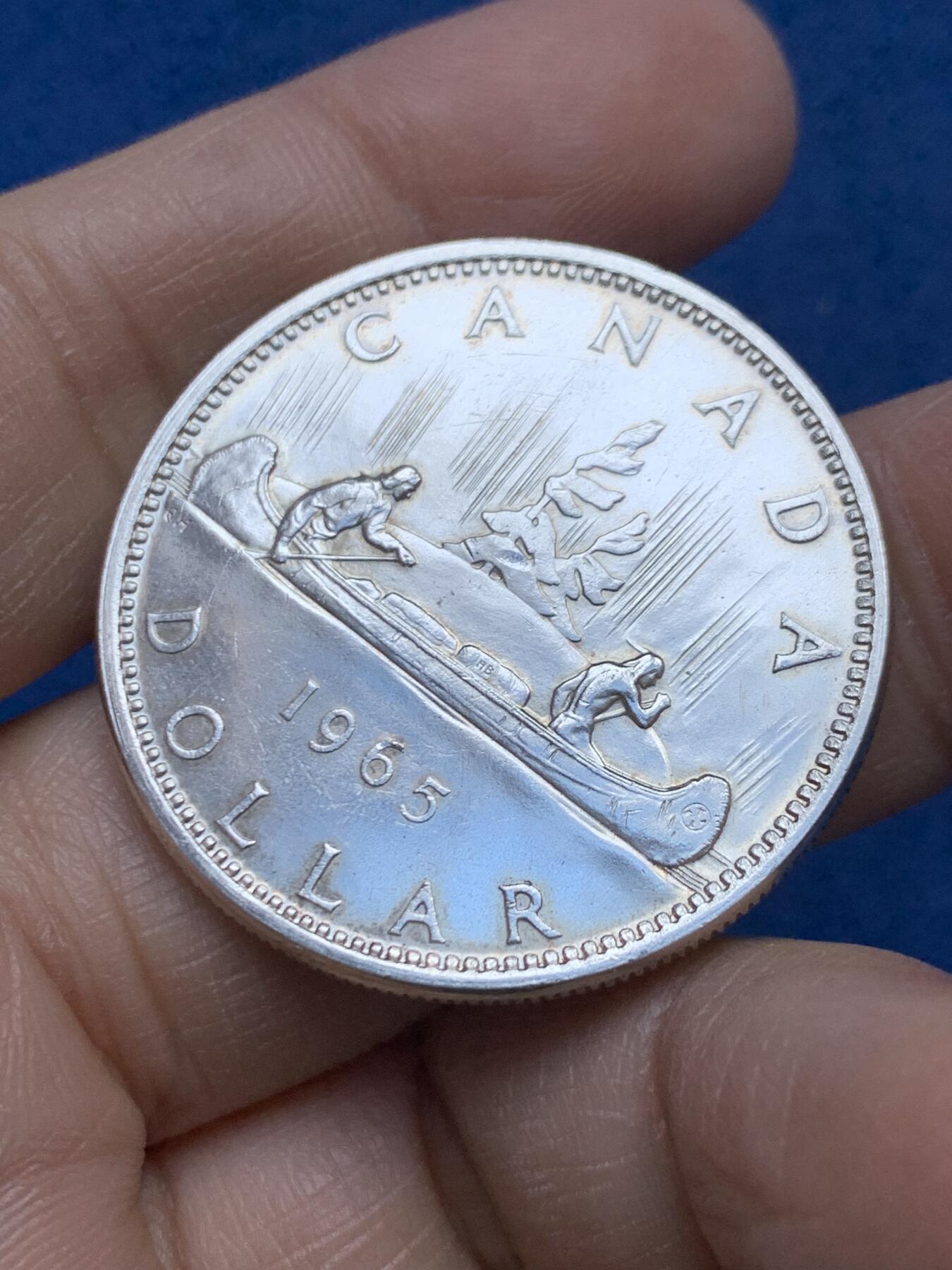 《竞宝斋》第454场 周日，周一 2场连拍 （全场包邮，欢迎送拍） 加拿大1965年划船银币 800银 23.23克