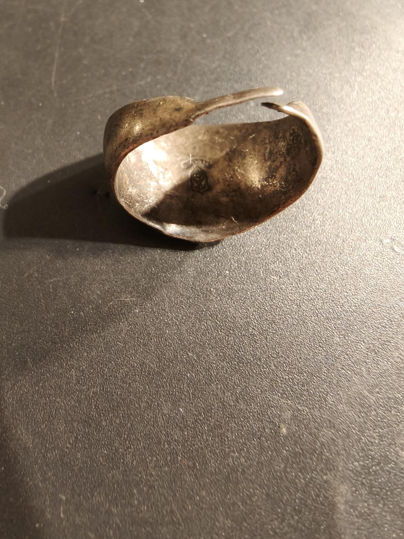 老王徽章第174期 美国海军戒指   925银     有断裂需修补     5.9g