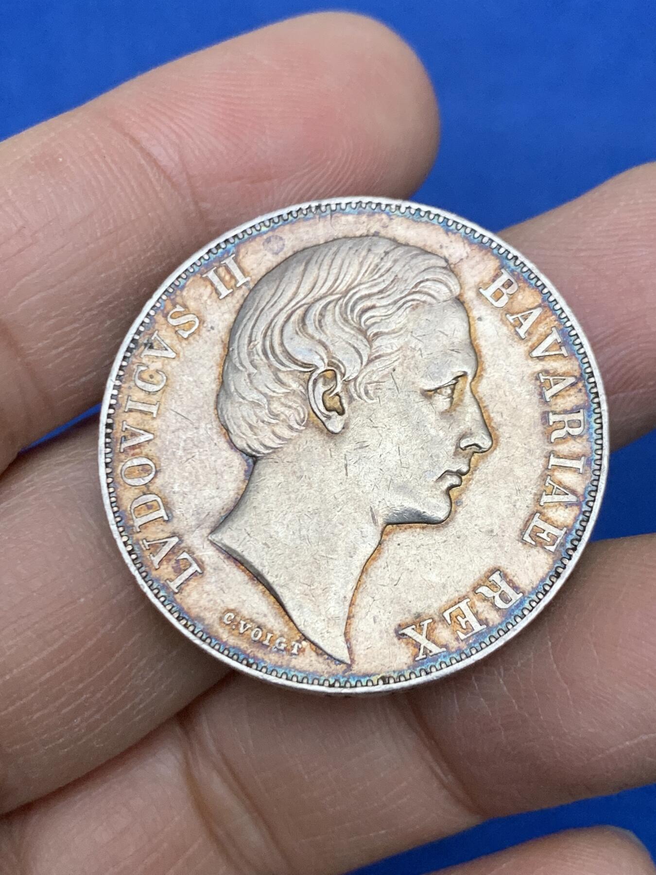 《竞宝斋》第454场 周日，周一 2场连拍 （全场包邮，欢迎送拍） 德国 1865年 巴伐利亚 路德维西二世 圣母抱婴1泰勒银币 18.45克，900银