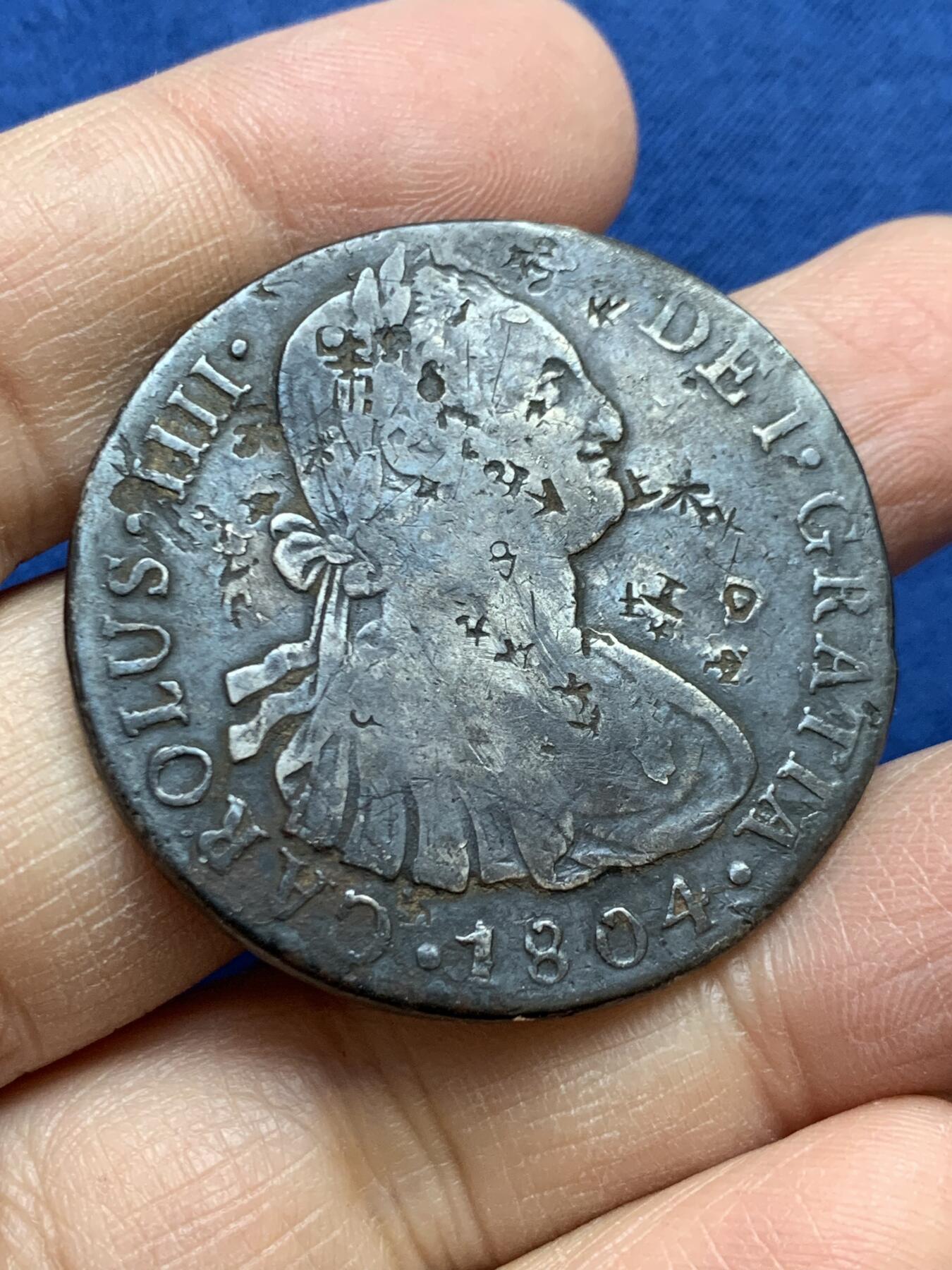 《竞宝斋》第454场 周日，周一 2场连拍 （全场包邮，欢迎送拍） 西班牙1804年卡洛斯四世双柱，黑包浆，有戳记，味道不错