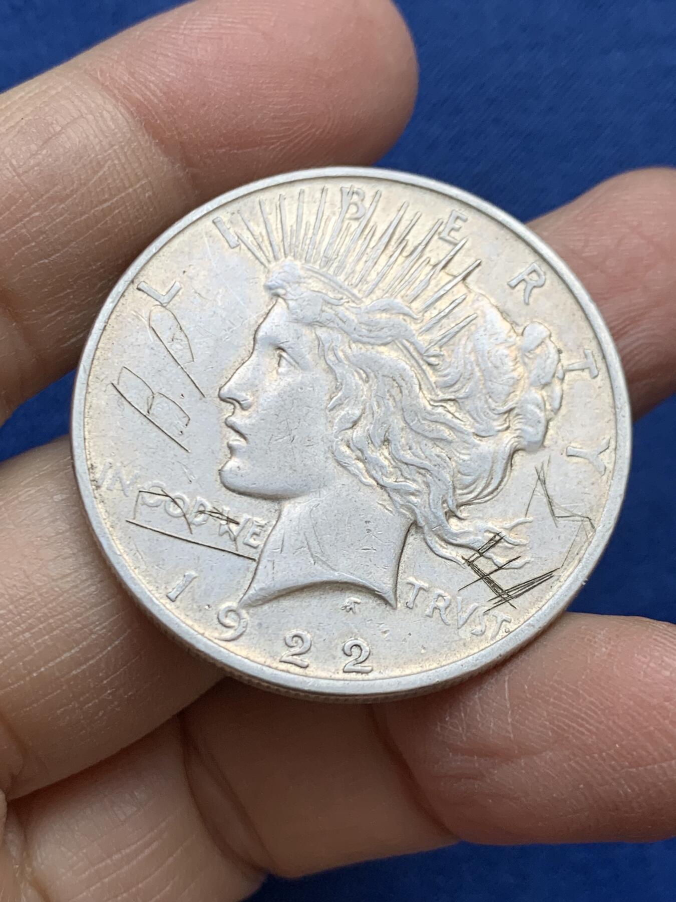 《竞宝斋》第454场 周日，周一 2场连拍 （全场包邮，欢迎送拍） 美国1922年和平大银币 正面有划痕