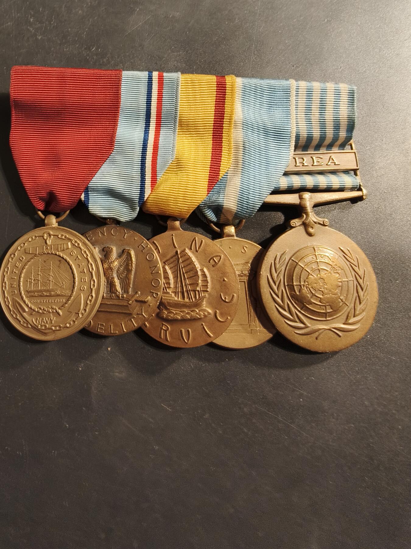 老王徽章第174期 美国海军航空兵韩战5联排奖章     海军品德优良/空军品德优良/海军中国服役/韩战服役/联合国韩战服役       早期手缝版本