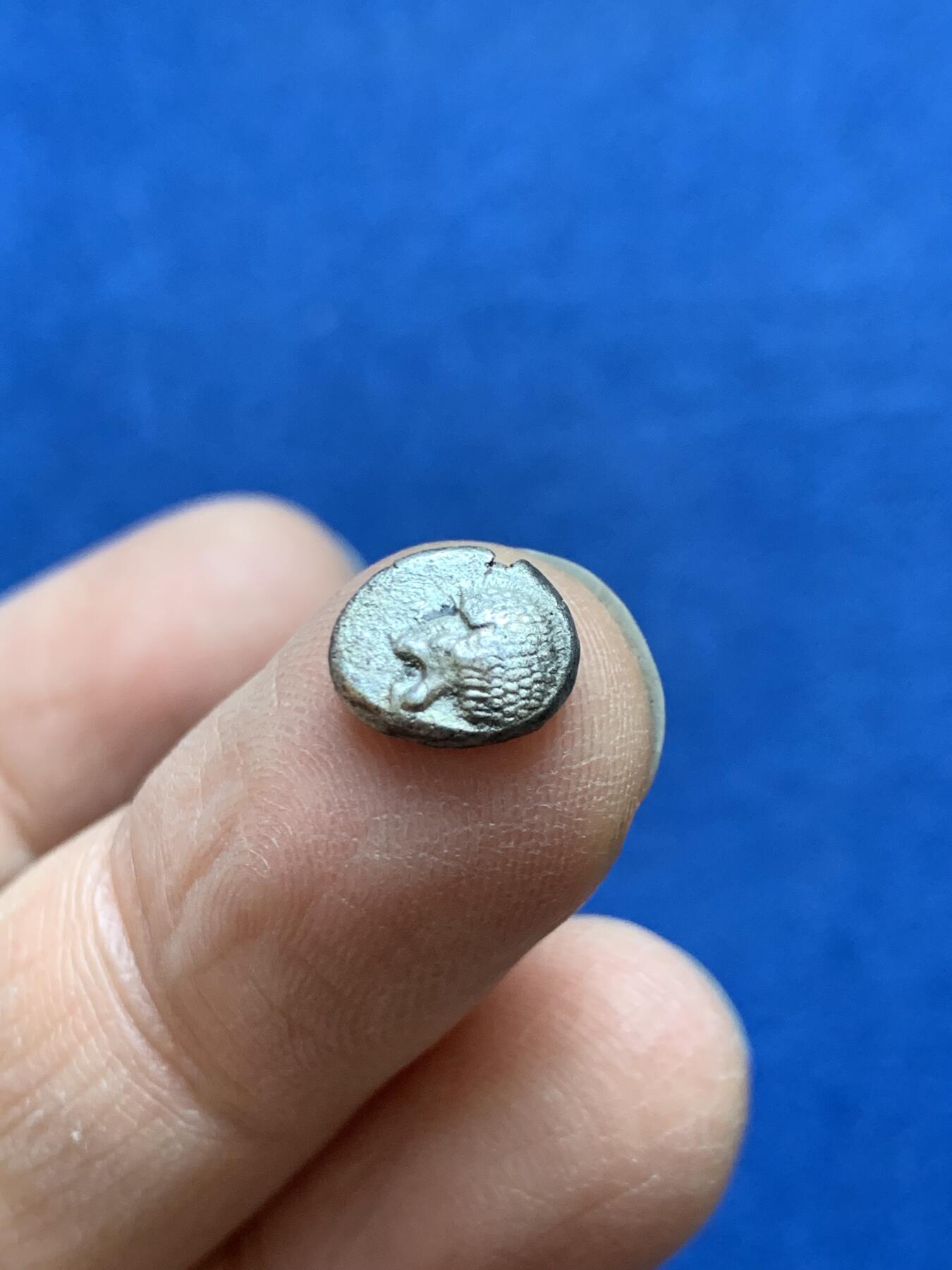 《竞宝斋》第454场 周日，周一 2场连拍 （全场包邮，欢迎送拍） 古希腊 公元前525-475年 米利都咆哮狮子 银币 背面星芒戳记 经典品种 打制和保存的都不错 1.11克