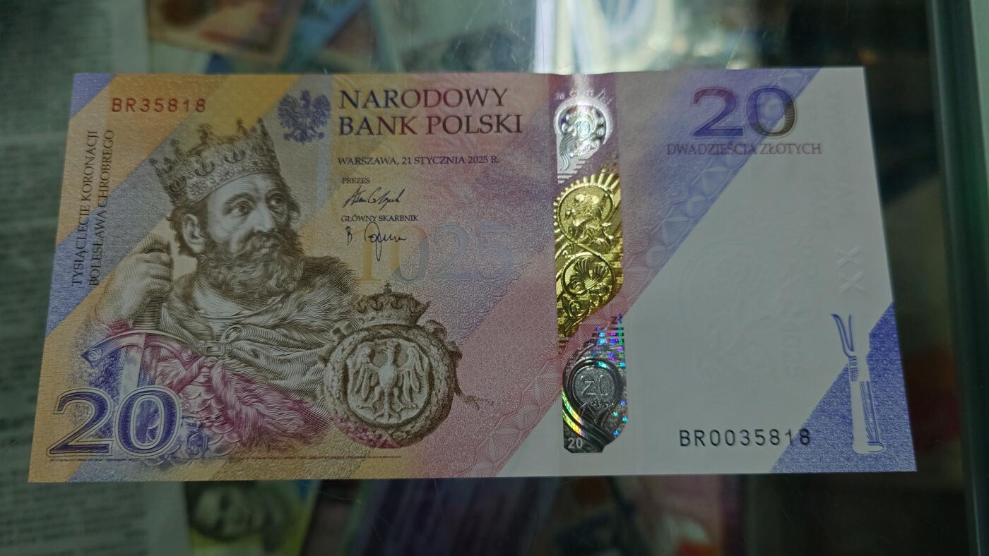 【新年五拍】世界钱币～微拍第226期暨2026年第5期   2025年波兰20兹罗提纪念钞 全新绝品无47尾号5818 原装册