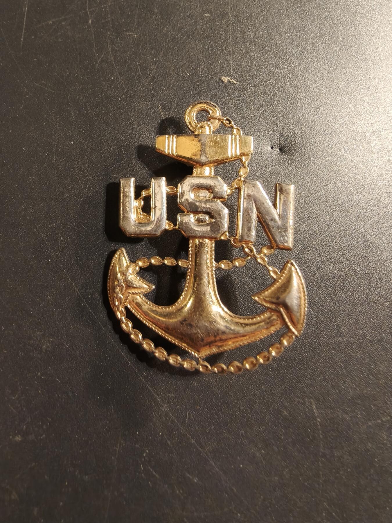 老王徽章第174期 美国海军士官长证章    二战时期横针版    925银镀金    大尺寸10g