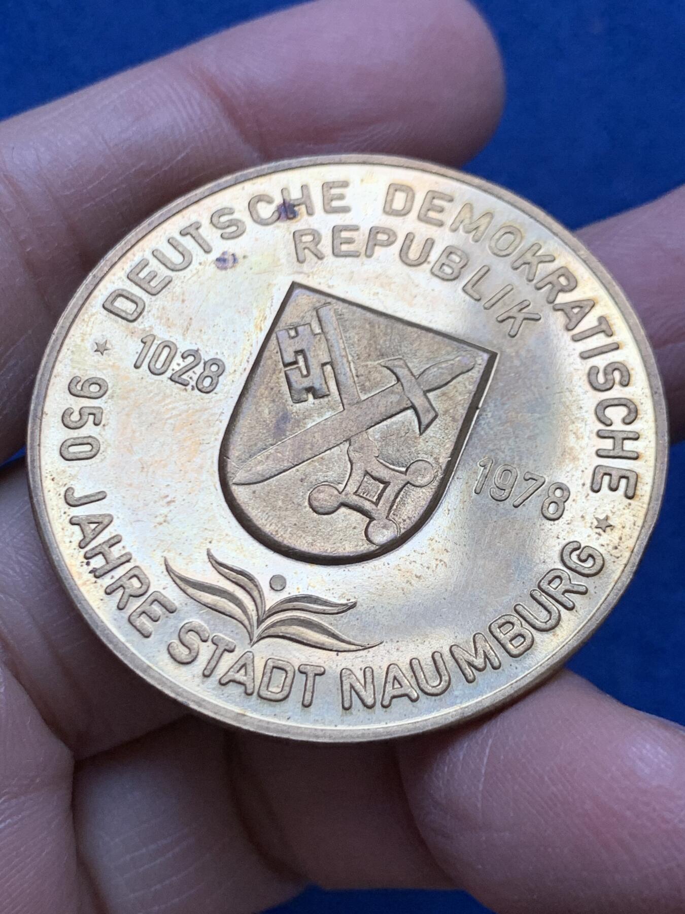 《竞宝斋》第454场 周日，周一 2场连拍 （全场包邮，欢迎送拍） 1978年瑙姆堡建城950周年纪念铜章 29.45克 42.6mm