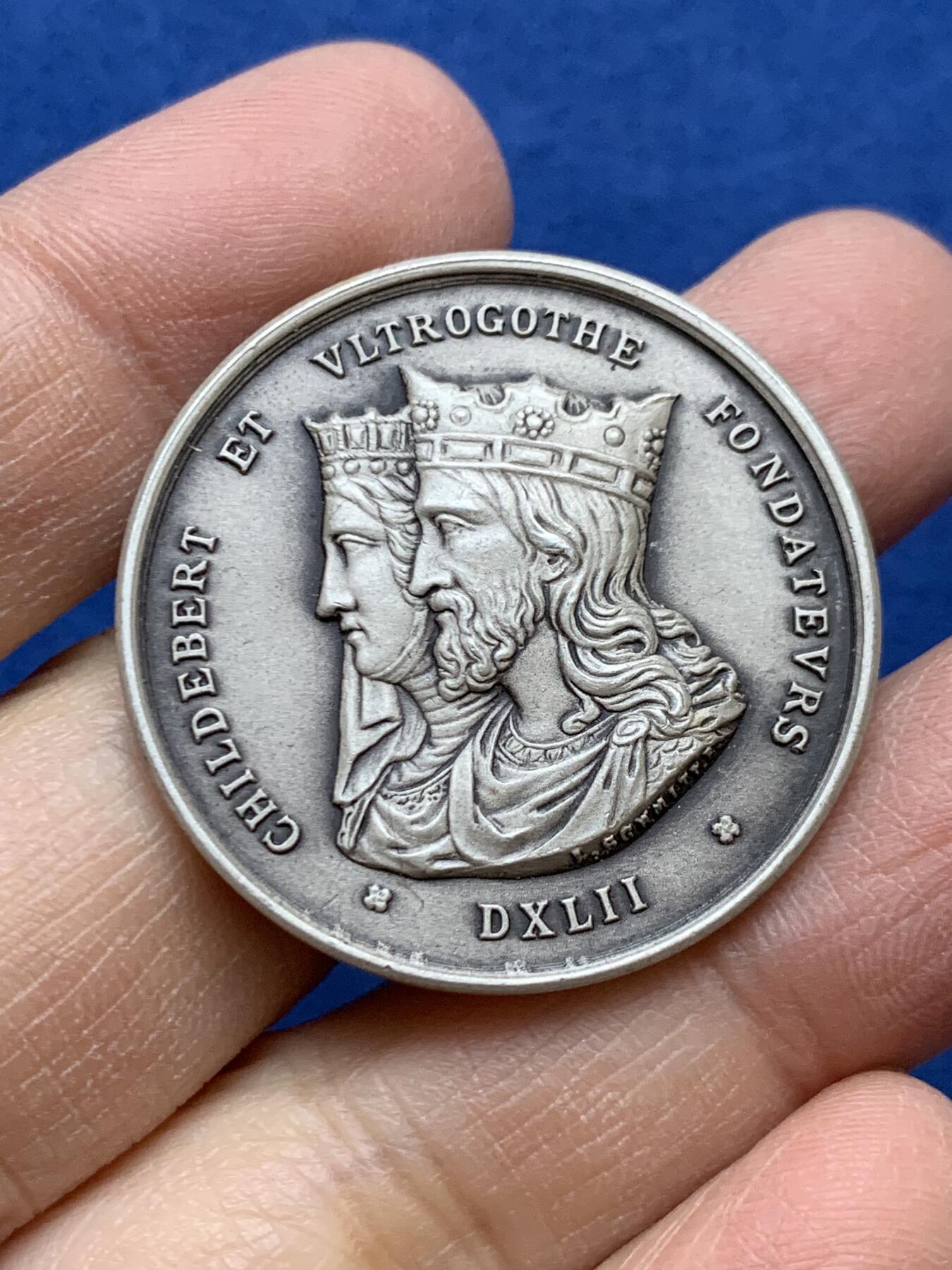 《竞宝斋》第454场 周日，周一 2场连拍 （全场包邮，欢迎送拍） 法国里昂市立医院总理事会银章 丰饶角1银 17.4克 35mm