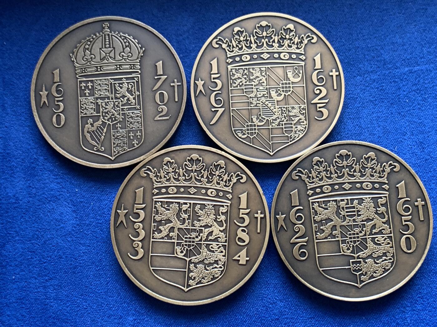 《竞宝斋》第454场 周日，周一 2场连拍 （全场包邮，欢迎送拍） 四枚一组 荷兰1938年历代国王系列大铜章 奥伦治亲王威廉一世 直径49.5mm 重量58.9g；；奥伦治亲王威廉二世 直径49.3mm 重量57.75g；奥伦治亲王威廉三世 直径49.7mm 重量56.6g；莫里斯亲王 直径49.3mm 重量57.95g。