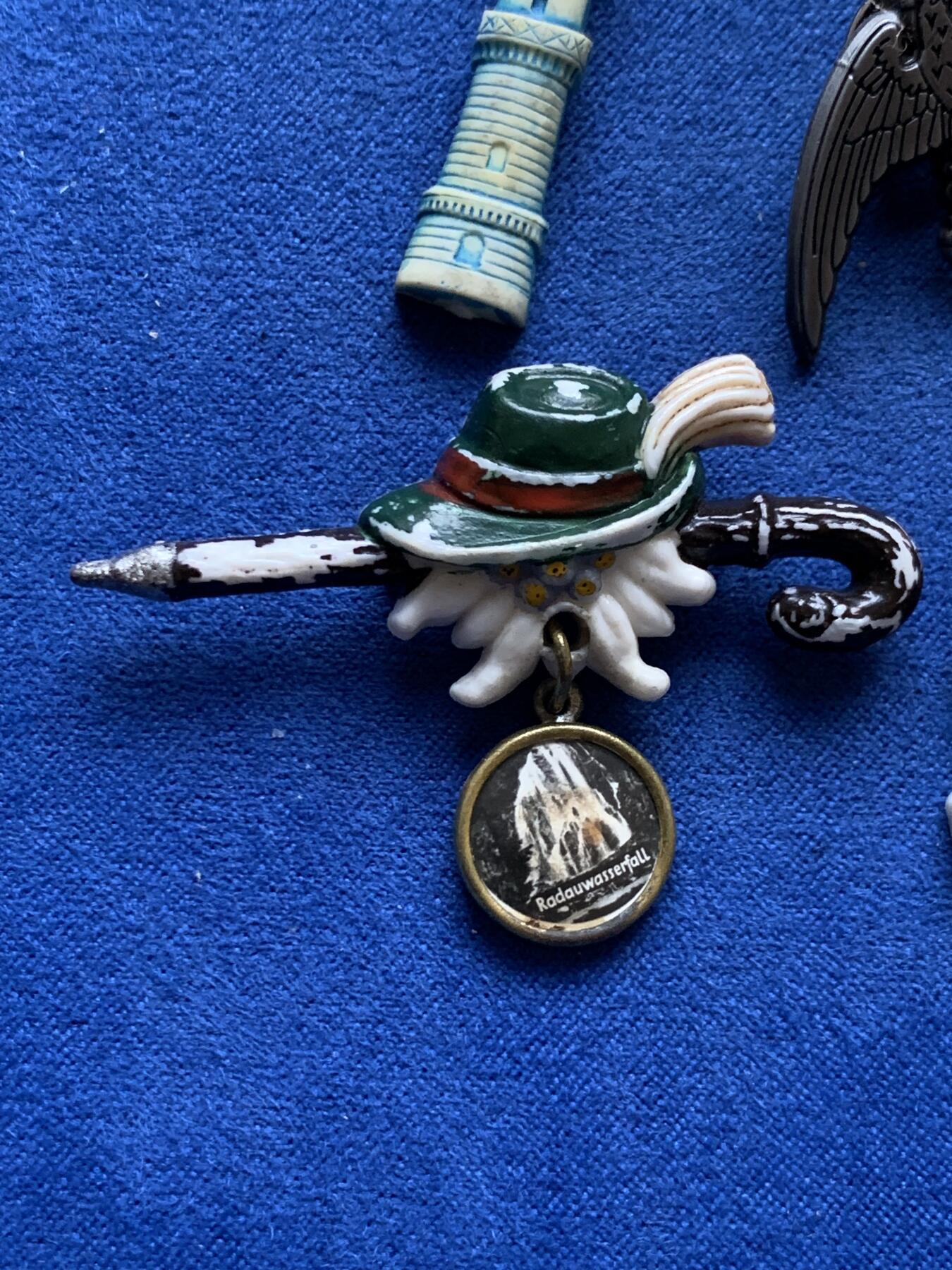 《竞宝斋》第454场 周日，周一 2场连拍 （全场包邮，欢迎送拍） 欧洲早期胸针一组 细节见图