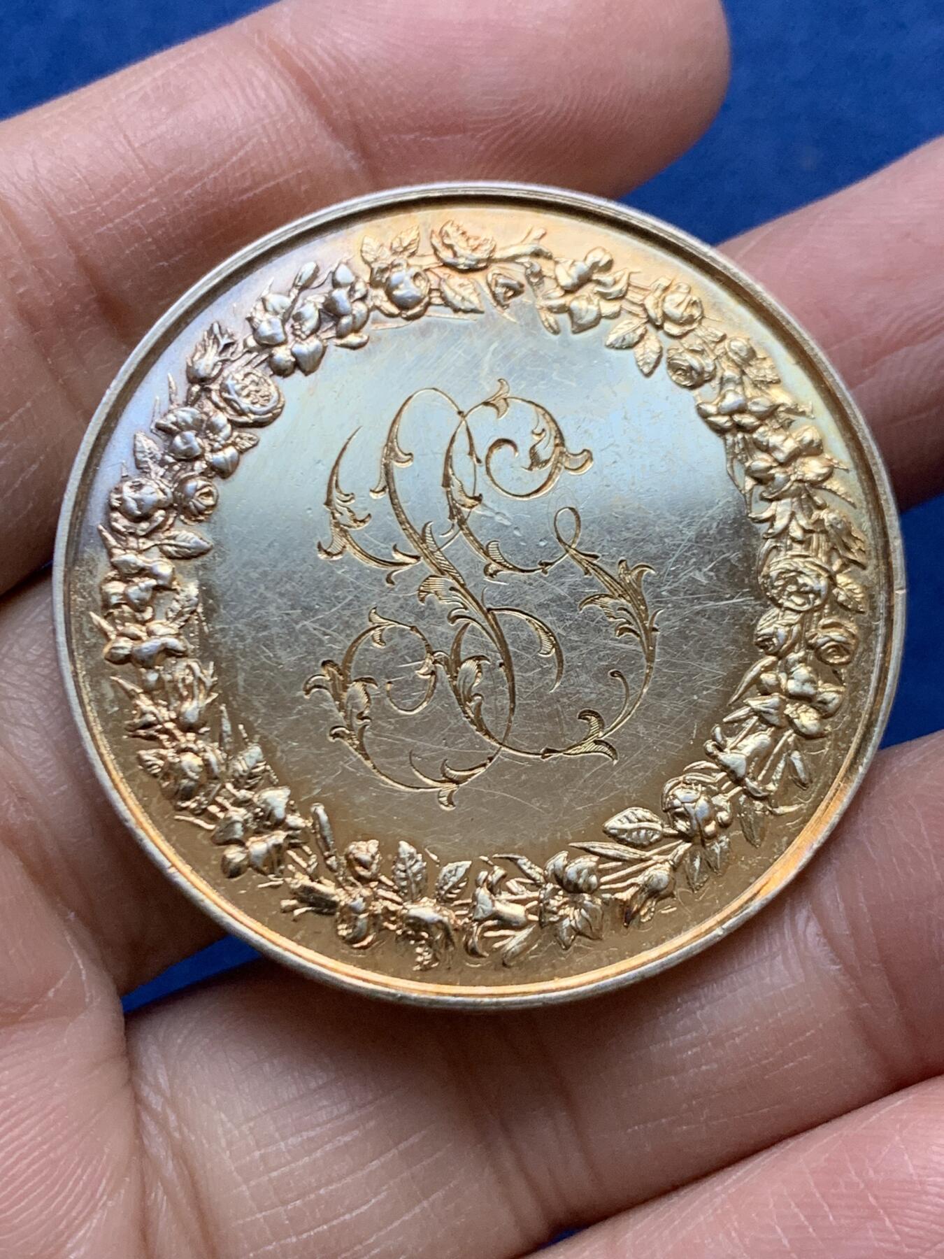 《竞宝斋》第454场 周日，周一 2场连拍 （全场包邮，欢迎送拍） 法国1873年结婚纪念镀金银章 大版 41.3MM 31.2克g 蜜蜂银标 少见好品 赐福