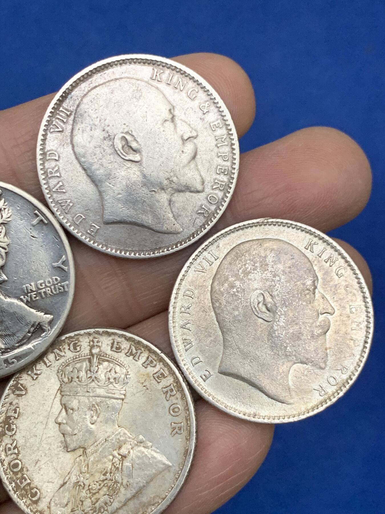 《竞宝斋》第454场 周日，周一 2场连拍 （全场包邮，欢迎送拍） 五枚一组 印度1卢比和美国行走女神半圆银币 细节见图 约59克