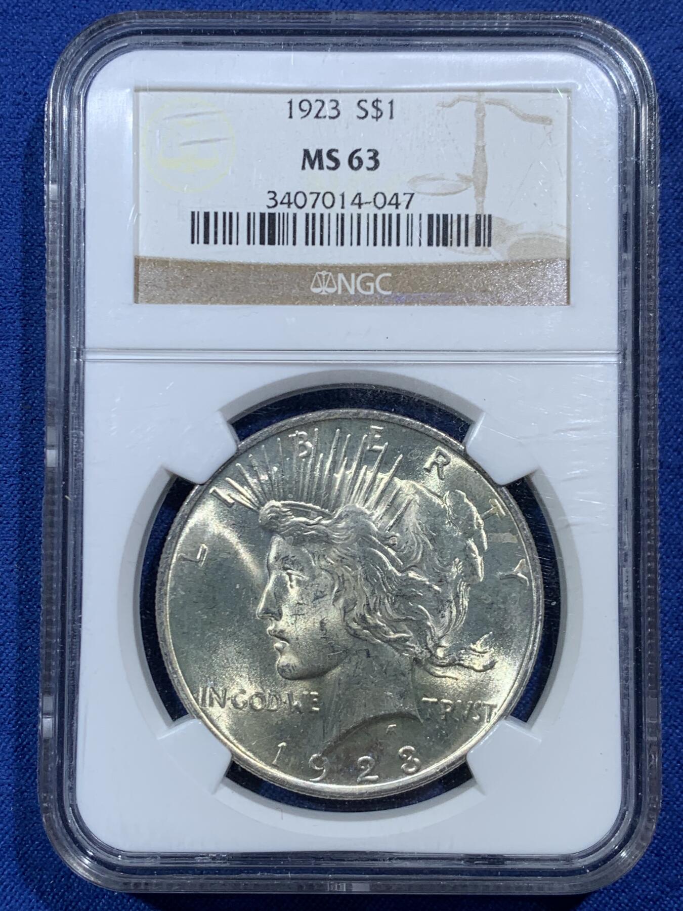 《竞宝斋》第454场 周日，周一 2场连拍 （全场包邮，欢迎送拍） NGC MS63 美国 1923年 1美元  和平银币 老盒严评 淡黄包浆