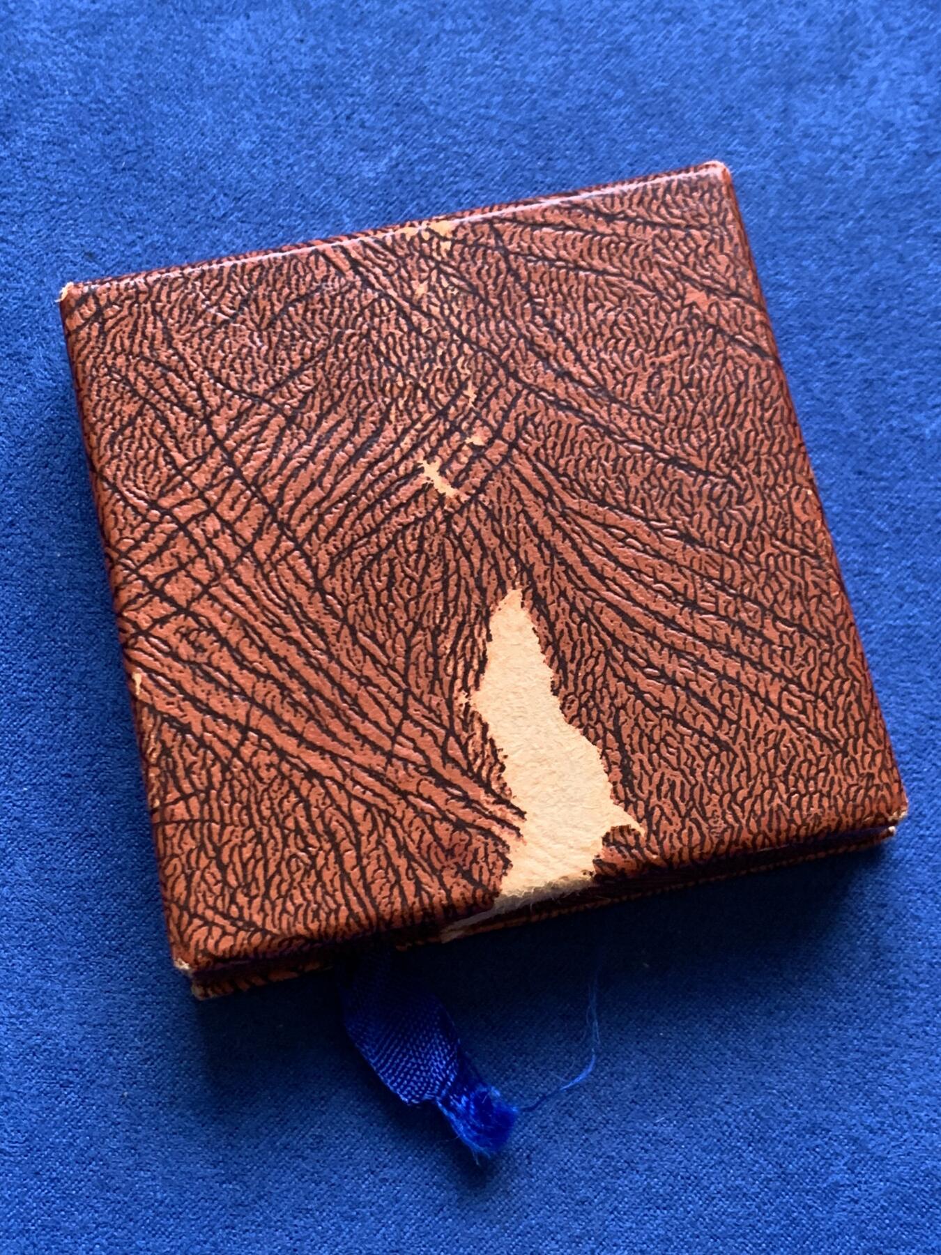 《竞宝斋》第454场 周日，周一 2场连拍 （全场包邮，欢迎送拍） 英国小农户锦标赛谷物女神纪念铜章，重34.65g，44.5mm，品种稀少很少见的品种，高浮雕铜章，古漆黑包浆很漂亮，约1900年前后铸造，带盒。