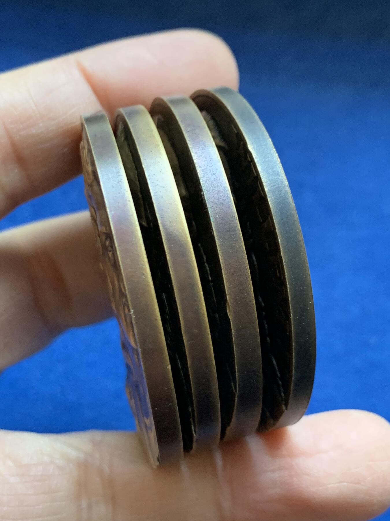 《竞宝斋》第454场 周日，周一 2场连拍 （全场包邮，欢迎送拍） 四枚一组 荷兰1938年历代国王系列大铜章 奥伦治亲王威廉一世 直径49.5mm 重量58.9g；；奥伦治亲王威廉二世 直径49.3mm 重量57.75g；奥伦治亲王威廉三世 直径49.7mm 重量56.6g；莫里斯亲王 直径49.3mm 重量57.95g。