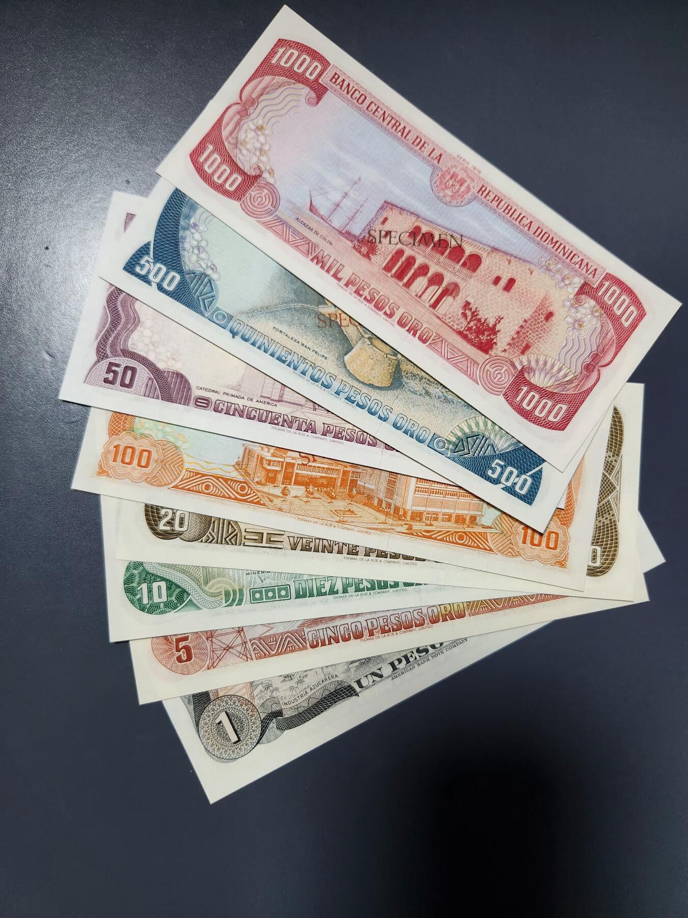 1月3号晚上8点 外国纸币自动截拍第79场 多米尼加1比索至1000比索  7枚全套 样钞 全新