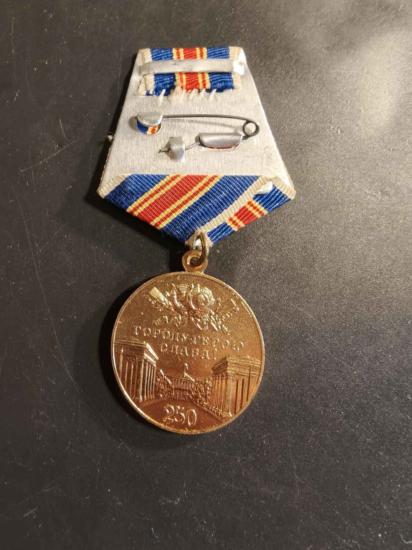 老王徽章第174期 苏联列宁格勒建城250周年纪念章