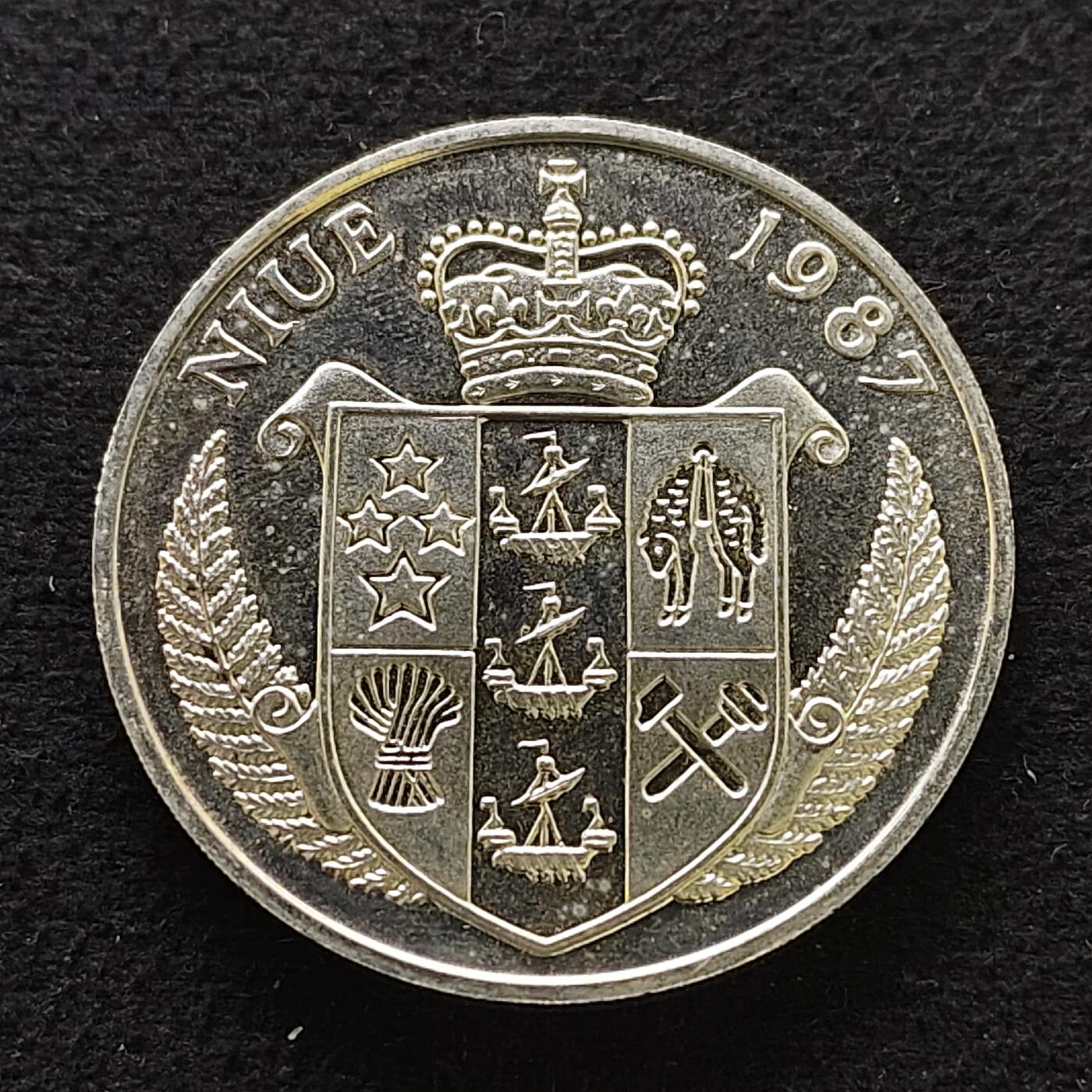 【全场包邮】纯粹捡漏拍493场 纽埃1987年50元首尔奥运会男网贝克尔精制纪念银币【38.5毫米27.1克，纯银价约305元（按18元银价折算）】