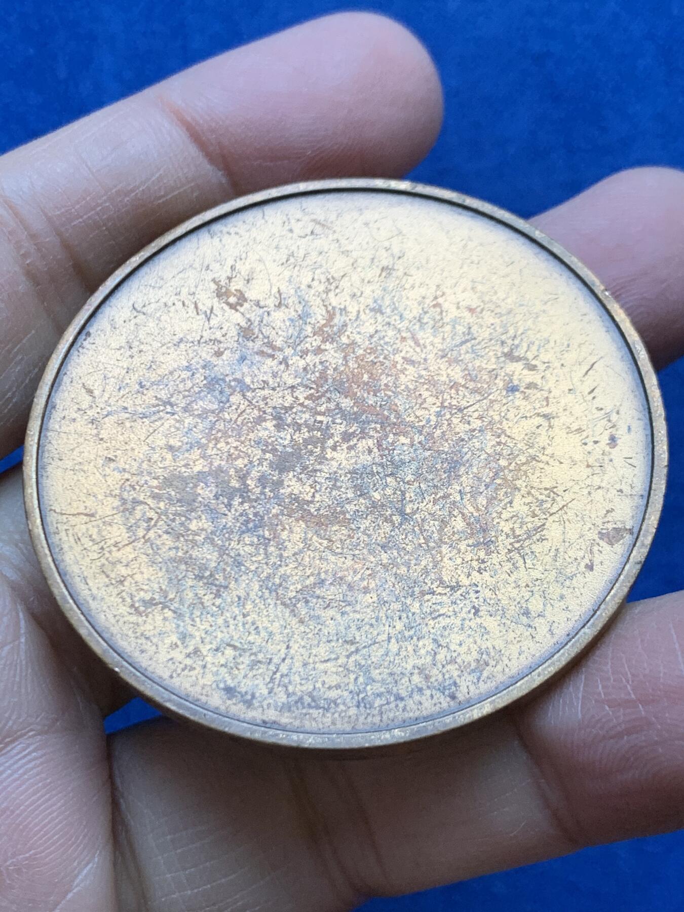 《竞宝斋》第454场 周日，周一 2场连拍 （全场包邮，欢迎送拍） 法国农业奶牛养殖单面铜章 56.9克 49mm 三角铜标