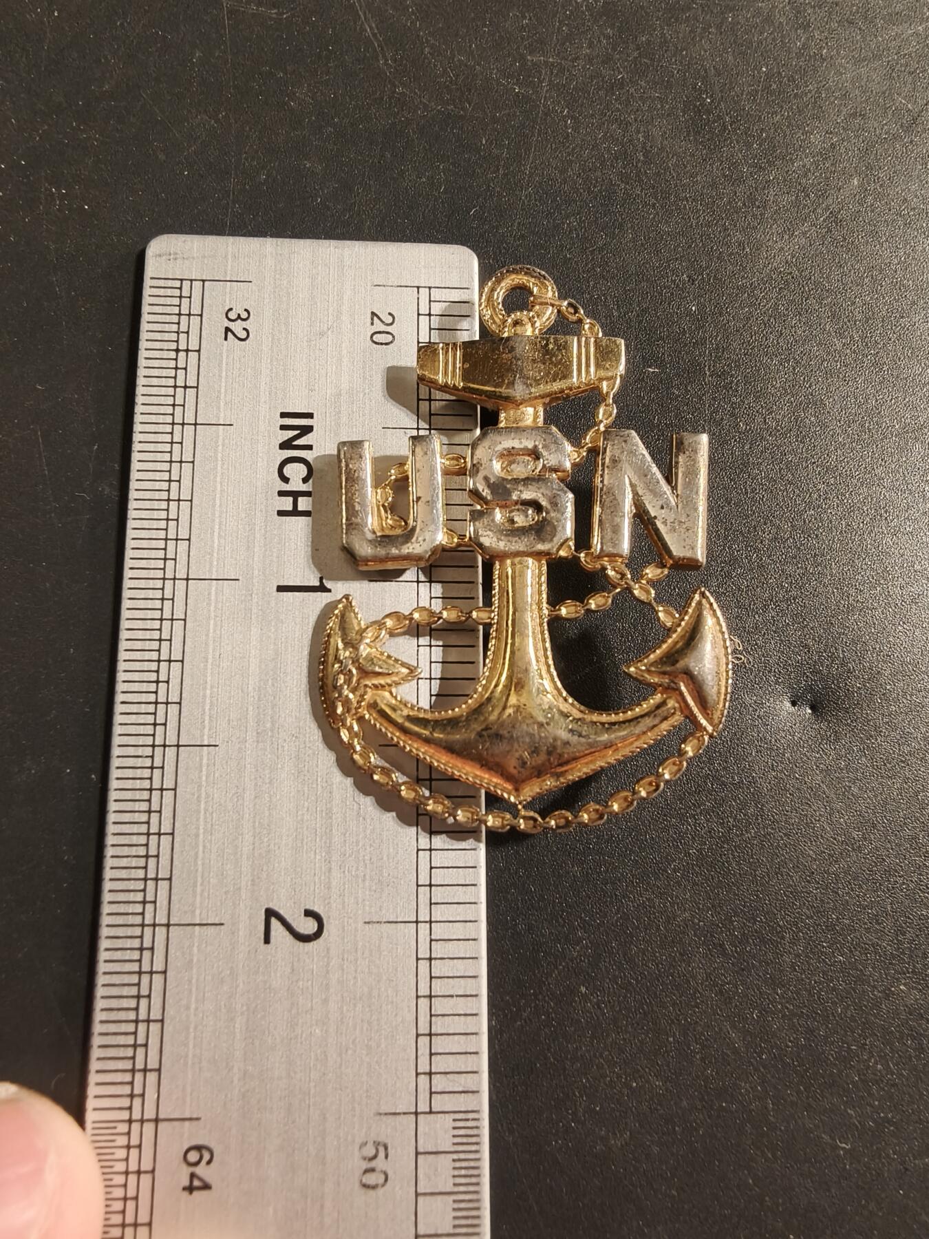 老王徽章第174期 美国海军士官长证章    二战时期横针版    925银镀金    大尺寸10g