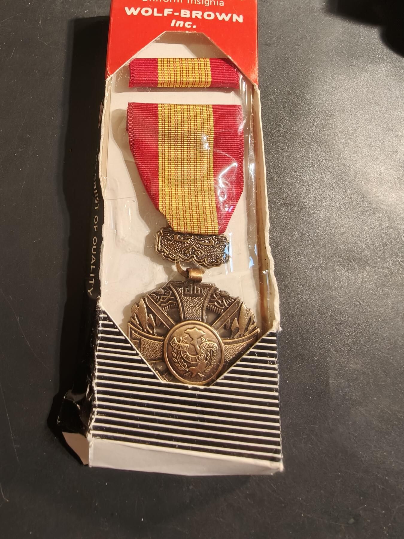 老王徽章第174期 美国南越越战英勇十字奖章    带略     原始包装未拆