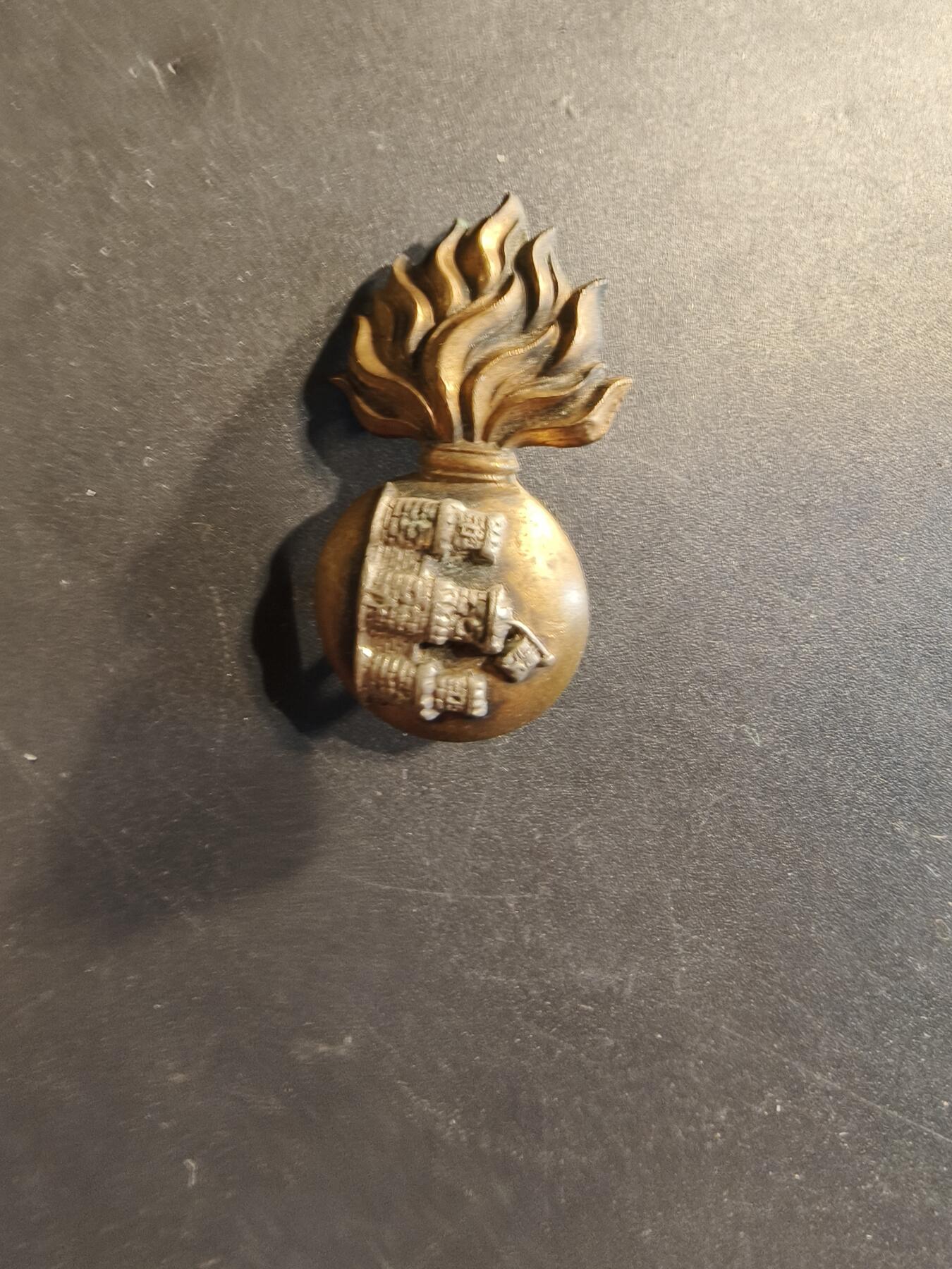 老王徽章第174期 英国皇家恩尼斯基林燧发枪团帽徽    一战时期