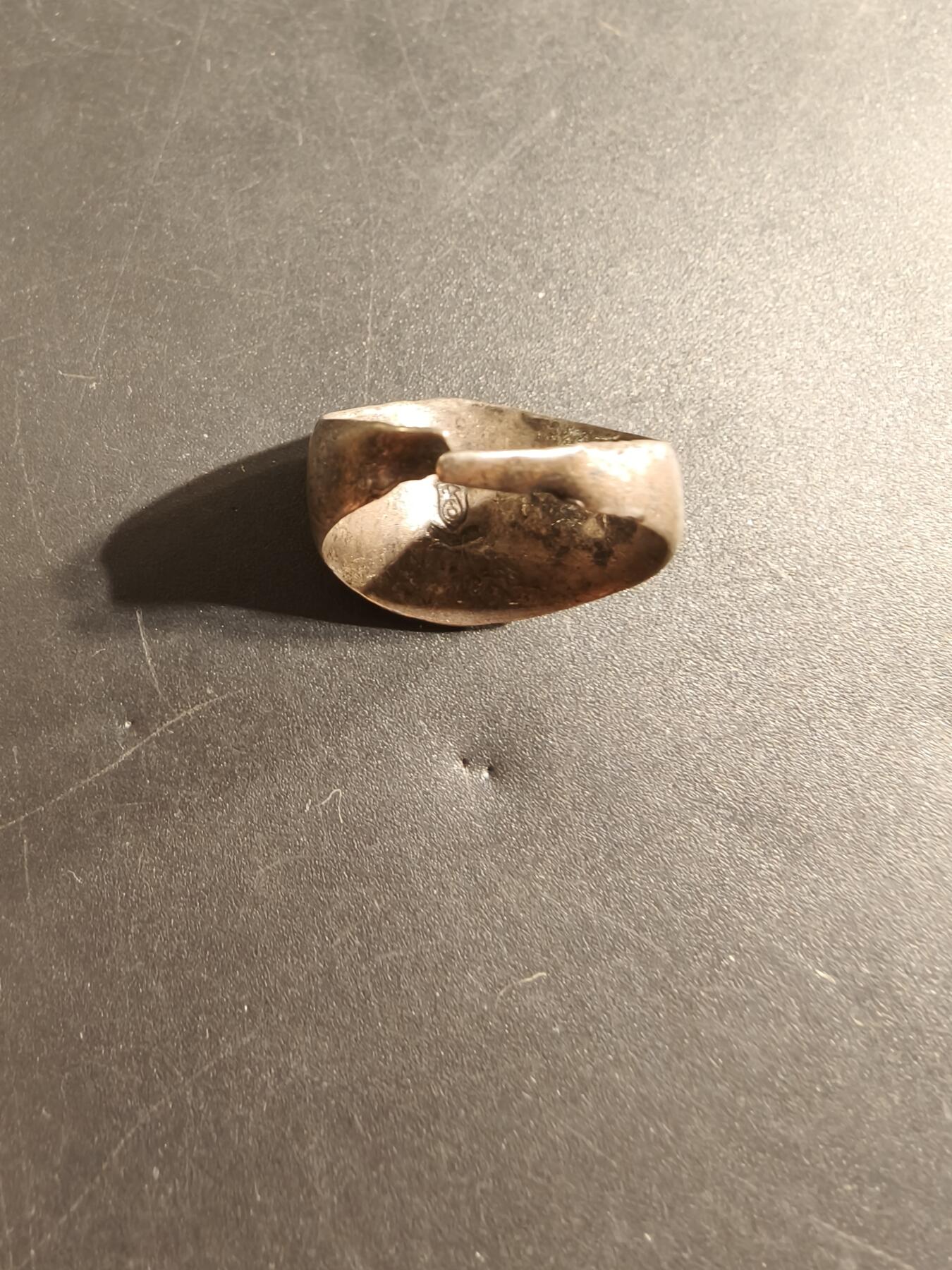 老王徽章第174期 美国海军戒指   925银     有断裂需修补     5.9g