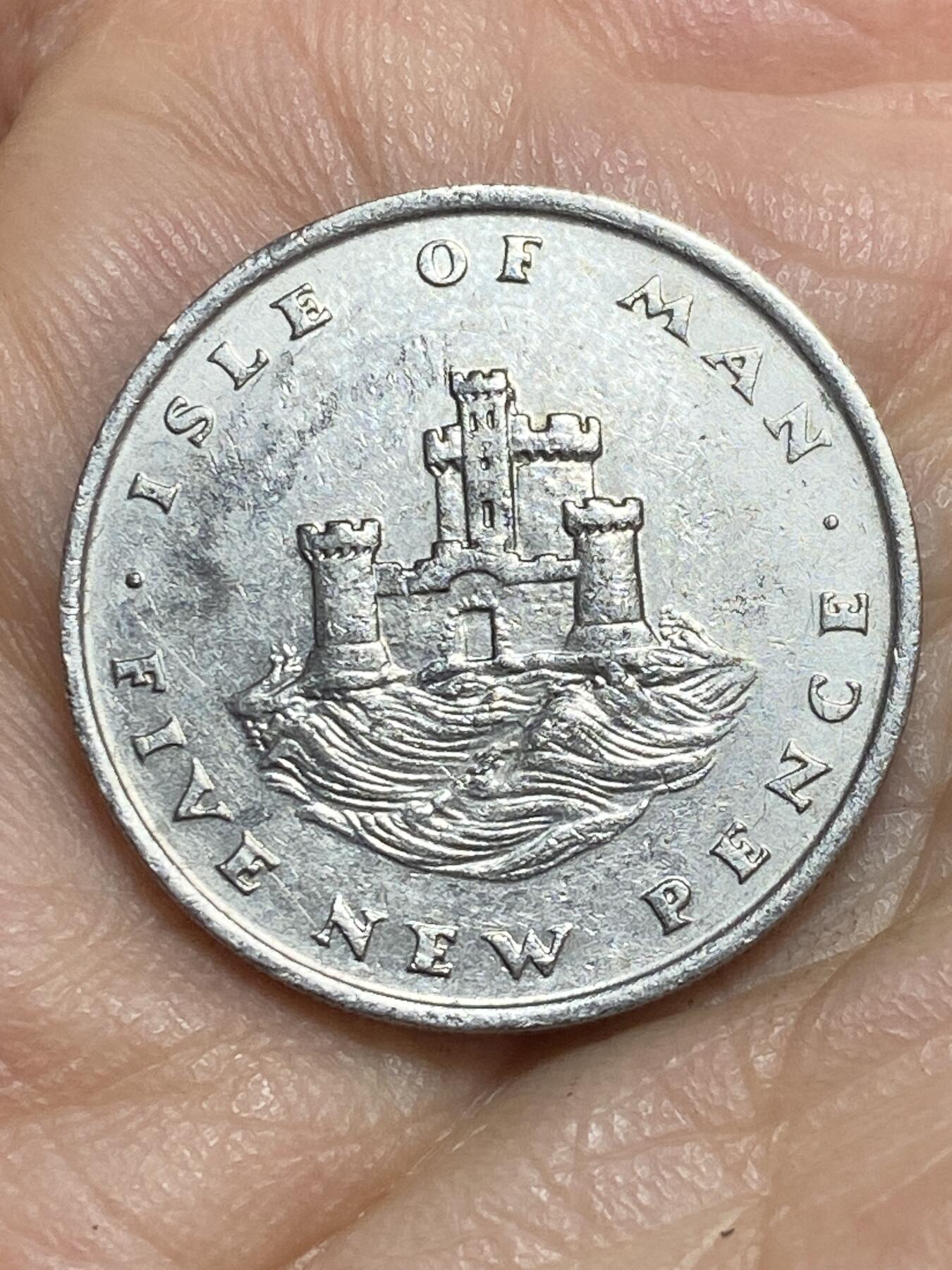 2026年第三场(总第一百七十二场）外国好品散币场(免佣金) 英属马恩岛🇮🇲1975年5新便士(伊丽莎白二世中年花冠，十进制第一套，关门年年)