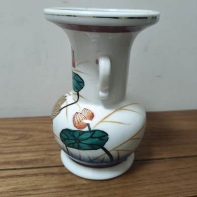 杂项专场 - 双耳荷花瓶  高度15厘米 口直径9.8厘米。 无磕 无飞皮 无冲线。 