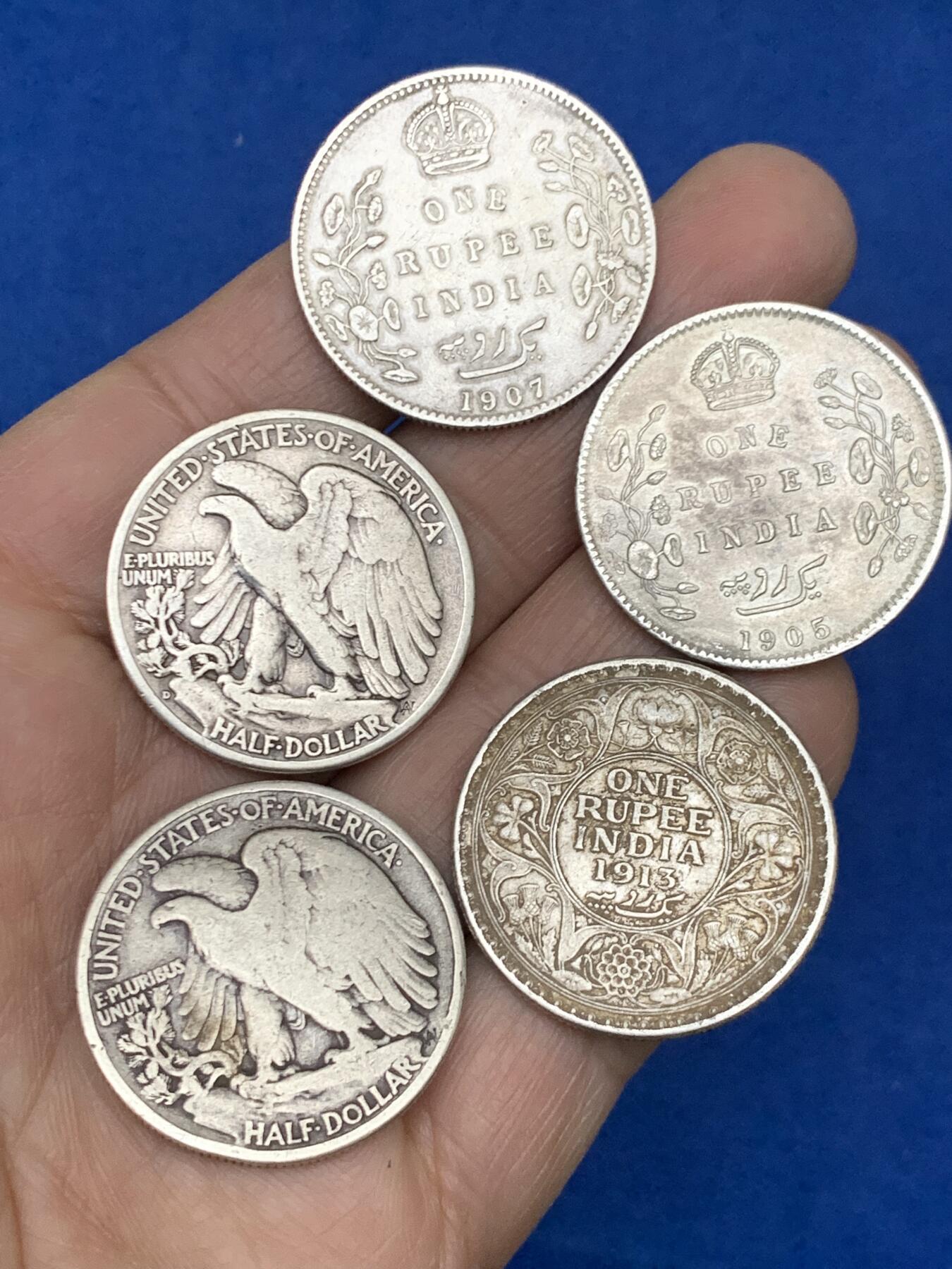 《竞宝斋》第454场 周日，周一 2场连拍 （全场包邮，欢迎送拍） 五枚一组 印度1卢比和美国行走女神半圆银币 细节见图 约59克