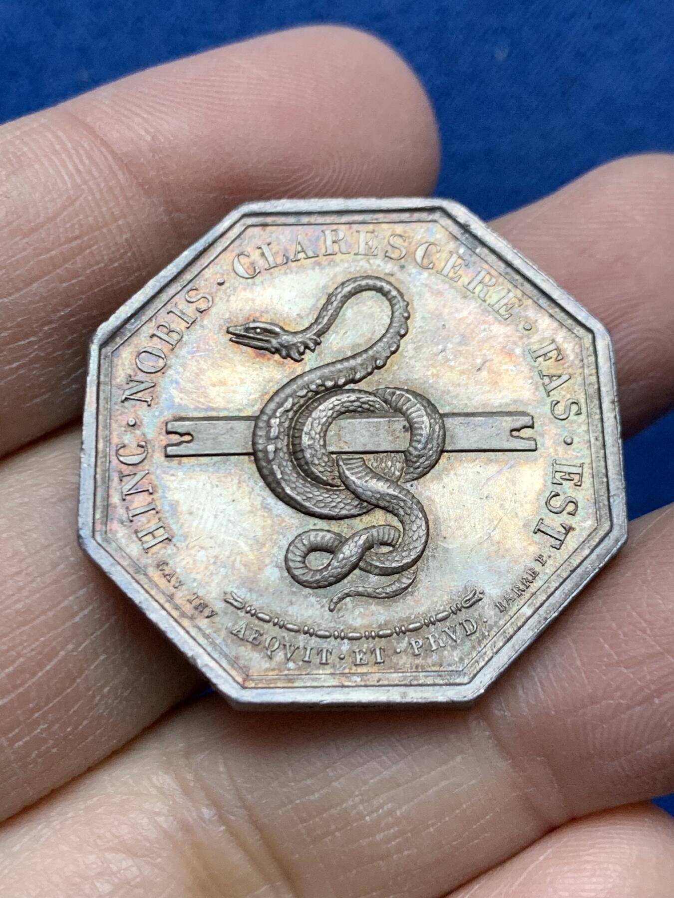 《竞宝斋》第454场 周日，周一 2场连拍 （全场包邮，欢迎送拍） 法国1832年特雷武区公证人八角银质代币，31.8MM，17.05克，蜜蜂边铭