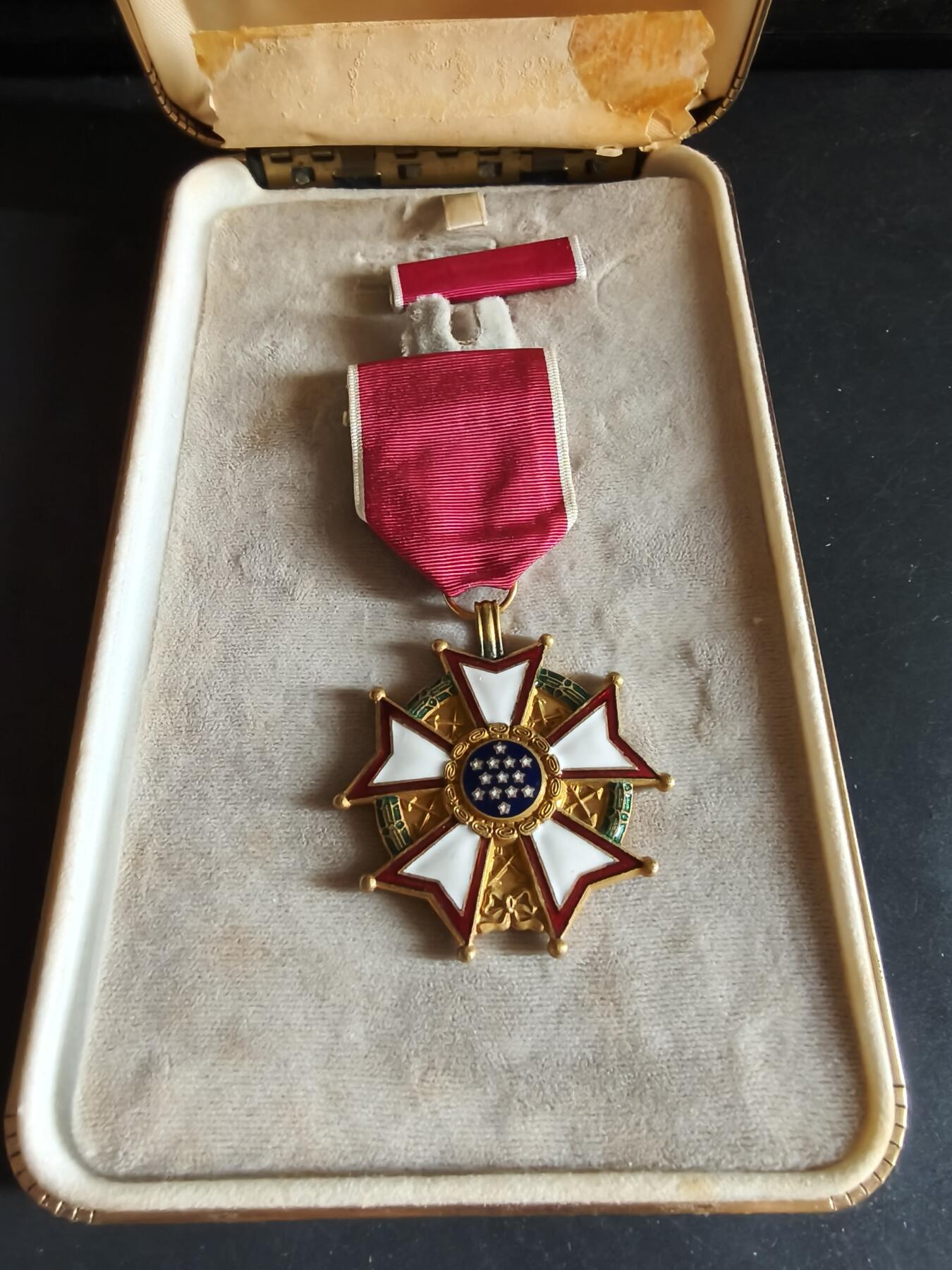 老王徽章第174期 美国骑士级功绩军团勋章     原盒带略