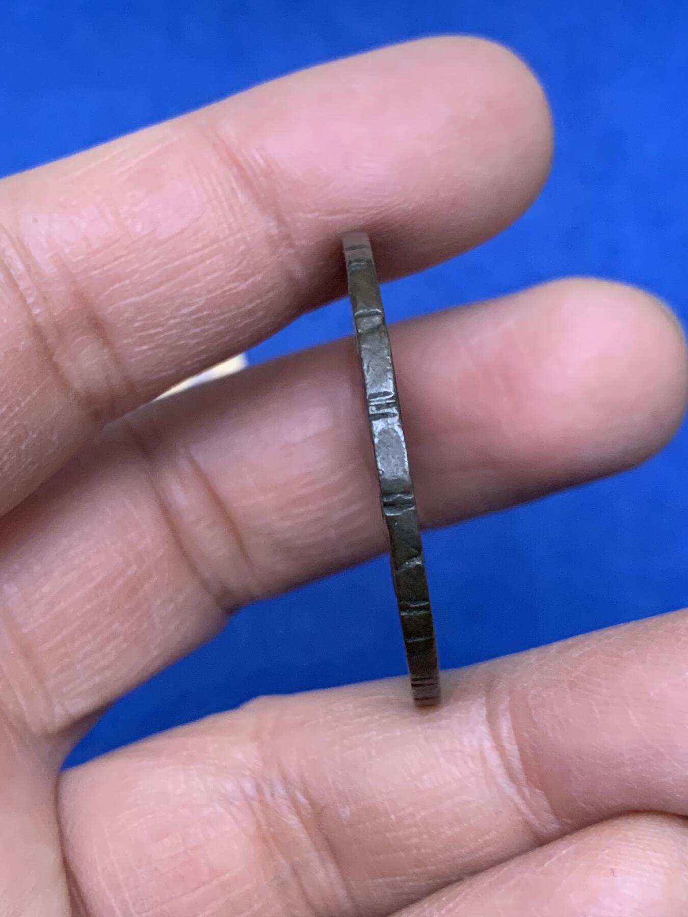 《竞宝斋》第454场 周日，周一 2场连拍 （全场包邮，欢迎送拍） 苏丹王国20皮亚斯特银铜合金币，阿卜杜拉时期（AH1312）公元1895年喀土穆铸造，保留奥斯曼帝国花押。材质：银铜合金/Billon 。含银量很低。成立时间十分短暂的王国，比较少见，好品相的更是难得一见！