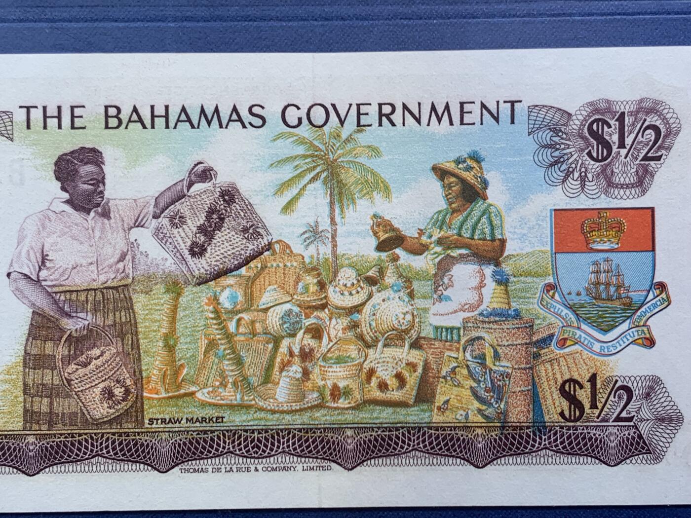 《竞宝斋》第454场 周日，周一 2场连拍 （全场包邮，欢迎送拍） ACG 67EPQ 巴哈马 1965年1/2元 彩背 女王